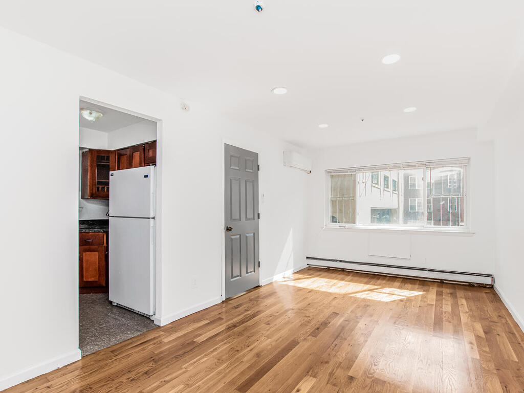 Bronx, New York, 10462, United States, 8 Bedrooms Bedrooms, ,3 BathroomsBathrooms,Residential,For Sale,1981445