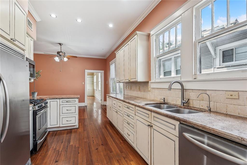 New Orleans, Louisiana, 70118, United States, 6 Bedrooms Bedrooms, ,4 BathroomsBathrooms,Residential,For Sale,1821209