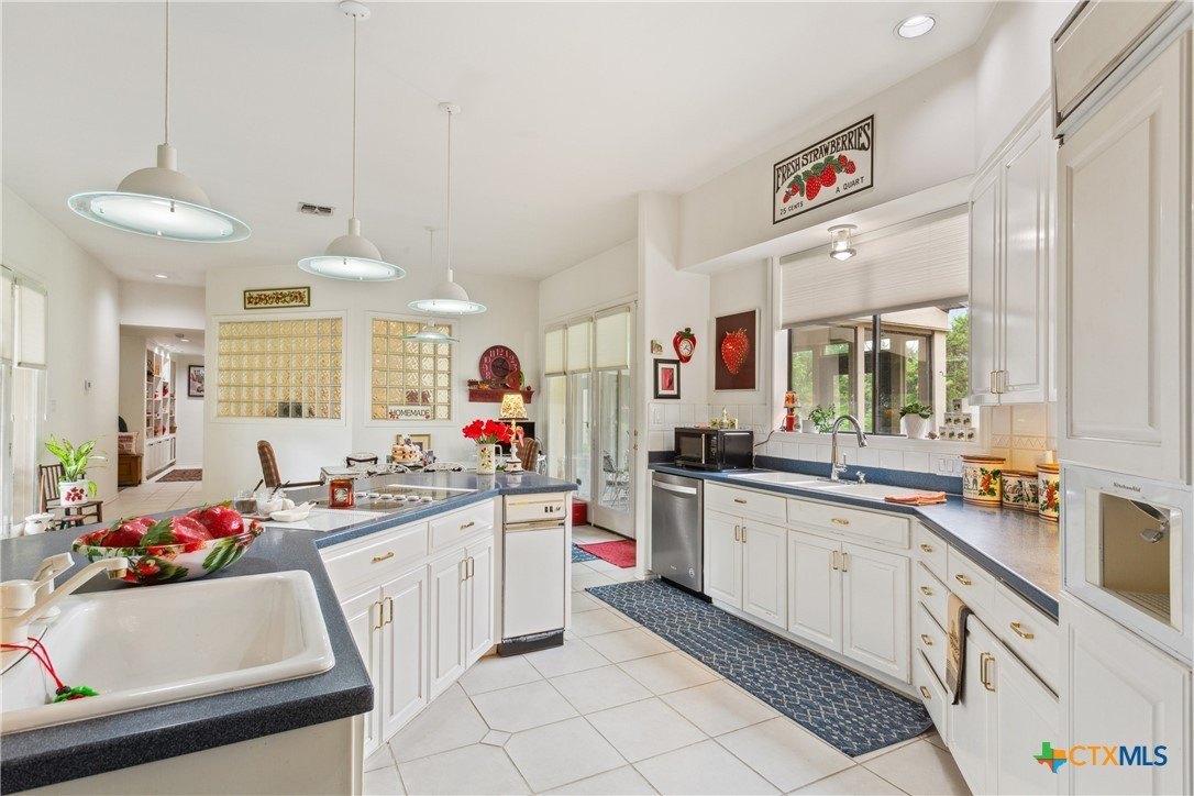 Salado, Texas, 76571, United States, 4 Bedrooms Bedrooms, ,7 BathroomsBathrooms,Residential,For Sale,1977249