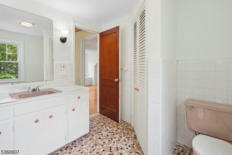 Garwood Boro, New Jersey, 07027, United States, 5 Bedrooms Bedrooms, ,4 BathroomsBathrooms,Residential,For Sale,1835599
