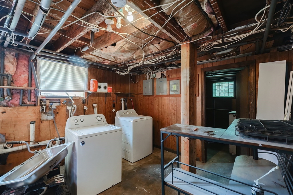 Fall River, Massachusetts, 02723, United States, 4 Bedrooms Bedrooms, ,Residential,For Sale,1978257