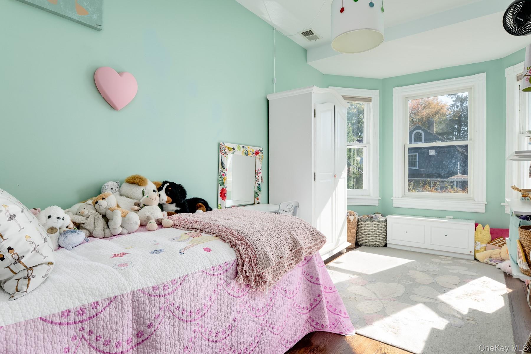 Tarrytown, New York, 10591, United States, 3 Bedrooms Bedrooms, ,4 BathroomsBathrooms,Residential,For Sale,1989441