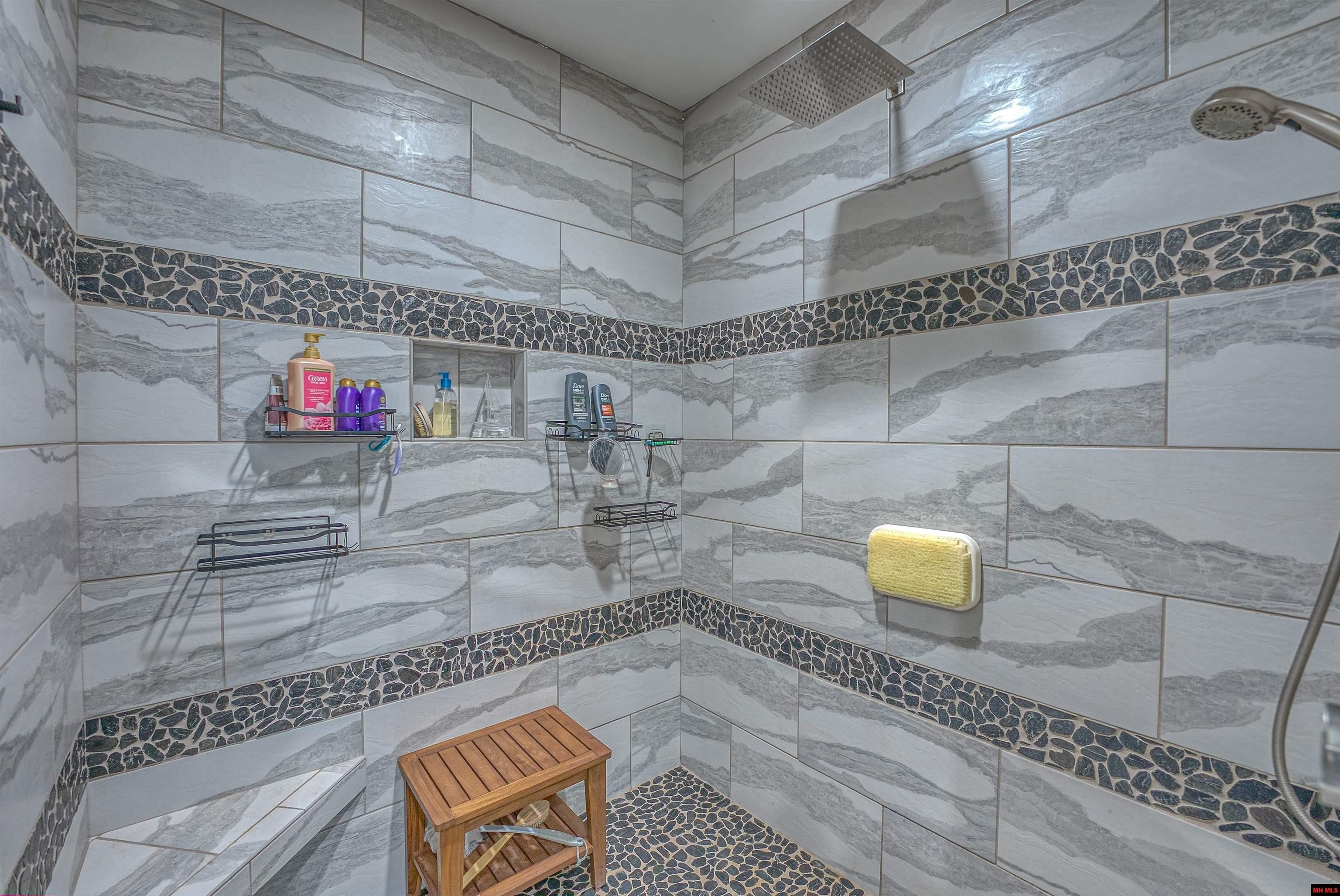 Mountain Home, Arkansas, 72653, United States, 3 Bedrooms Bedrooms, ,4 BathroomsBathrooms,Residential,For Sale,1935895