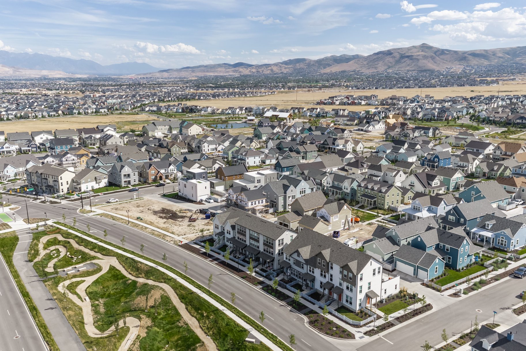  Tudor 3-Story Townhome in Upper Daybreak - 物件實景