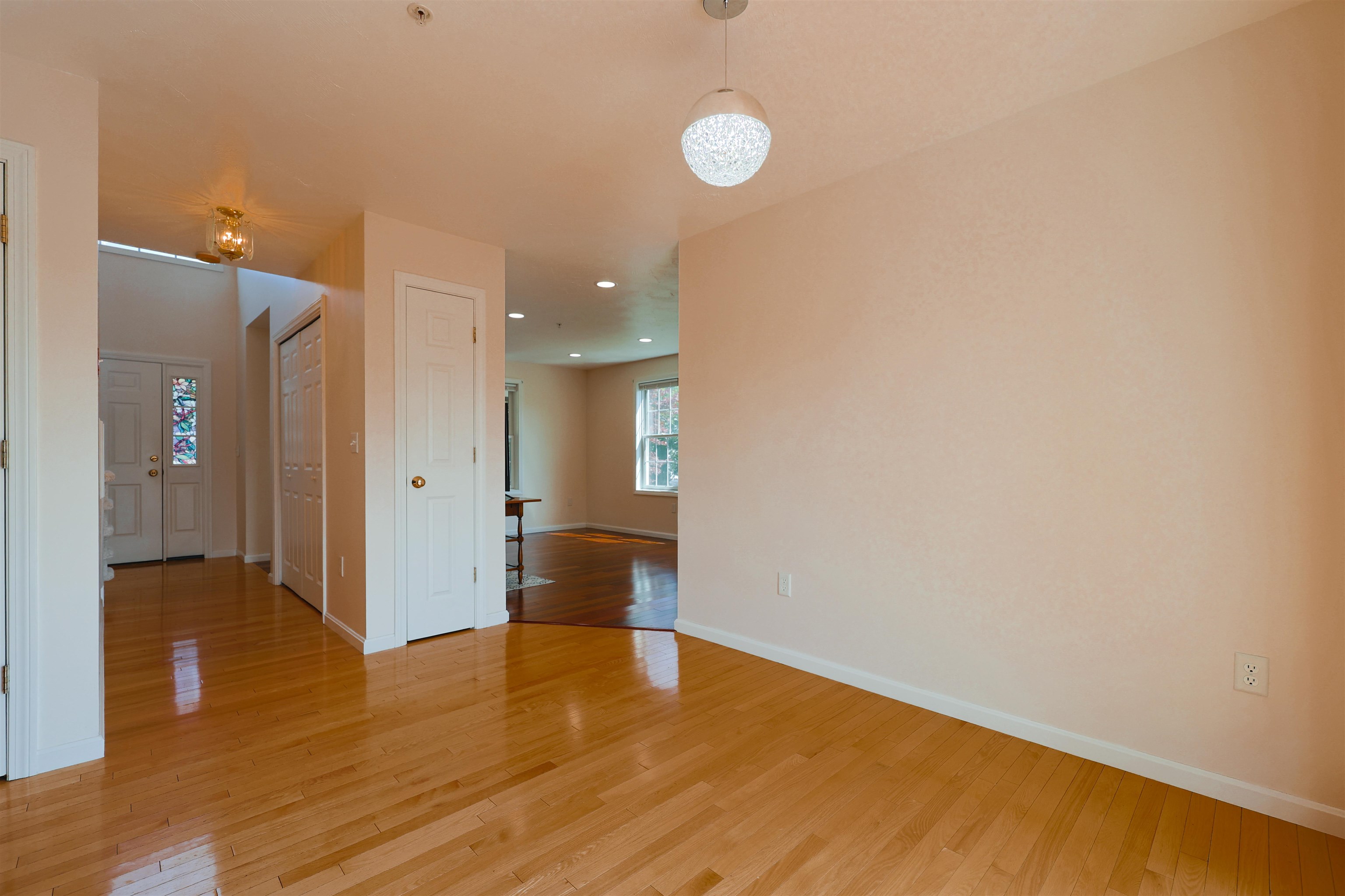 Derry, New Hampshire, 03038, United States, 3 Bedrooms Bedrooms, ,2 BathroomsBathrooms,Residential,For Sale,1926194