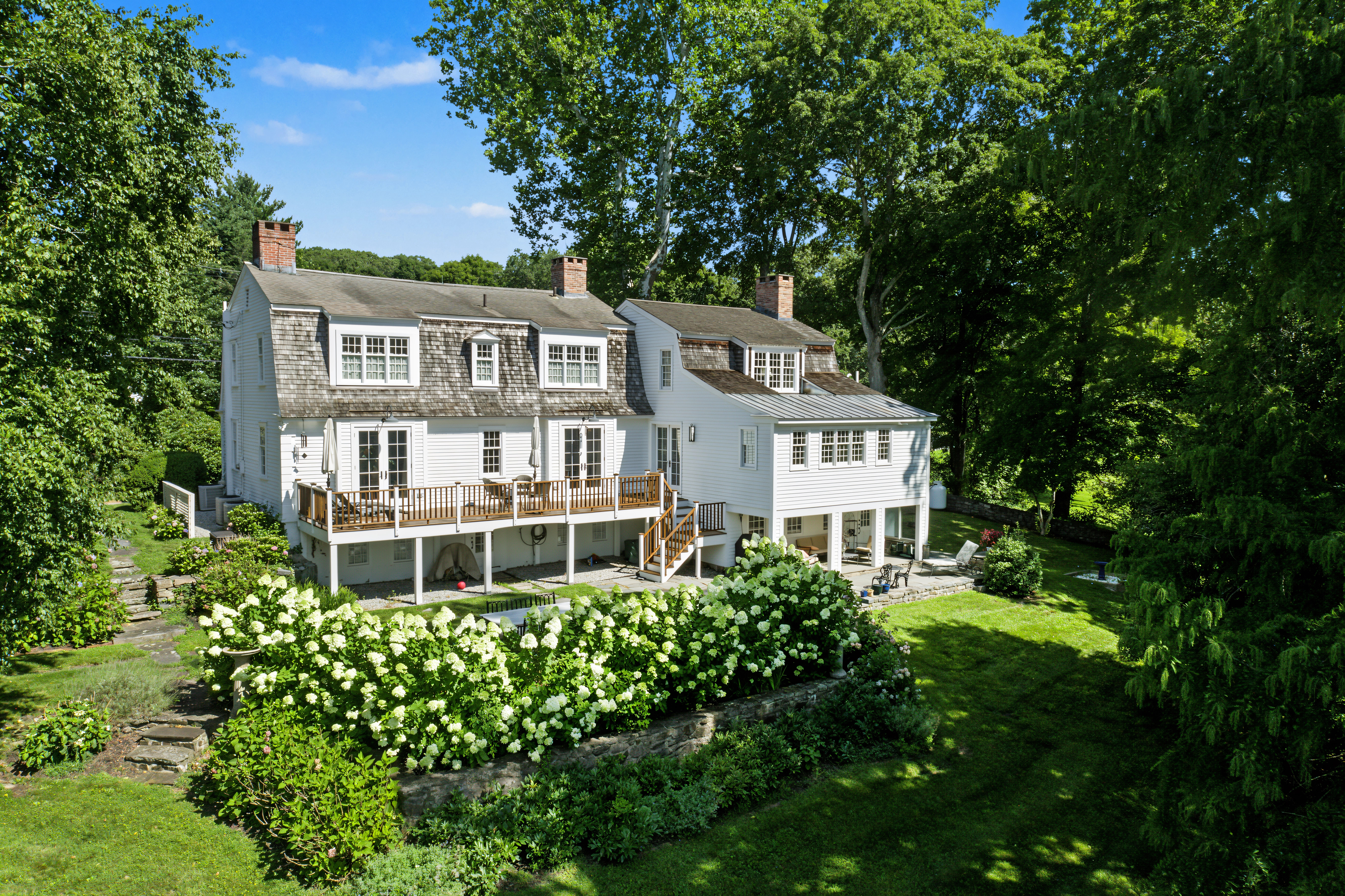  An Extraordinary Pocket Estate Within Walking Distance to Village - 物件實景