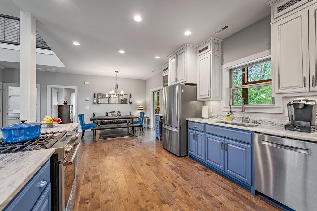 Blairsville, Georgia, 30512, United States, 4 Bedrooms Bedrooms, ,3 BathroomsBathrooms,Residential,For Sale,1876280