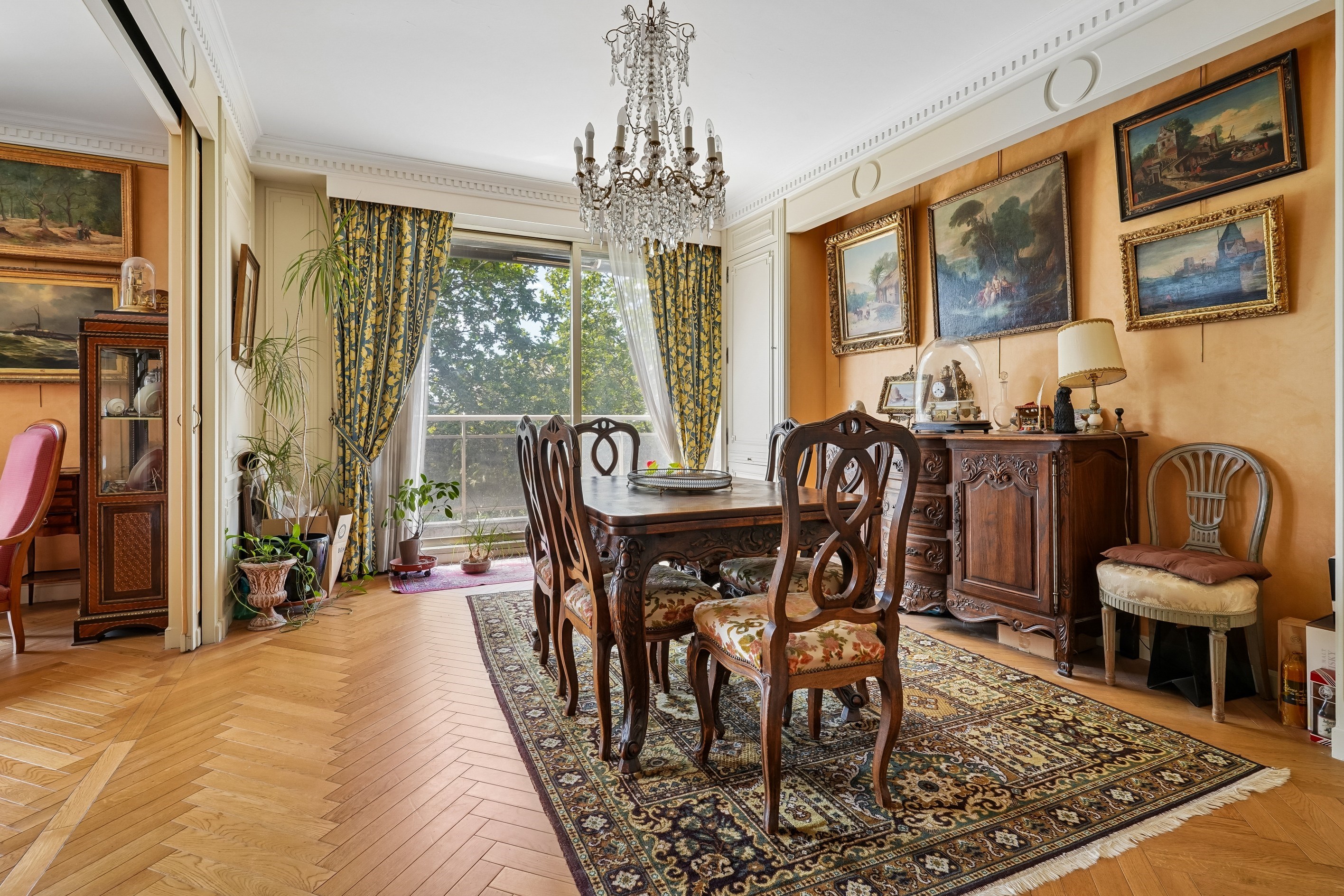  An elegant family residence with balcony, filled with natural light - 物件實景