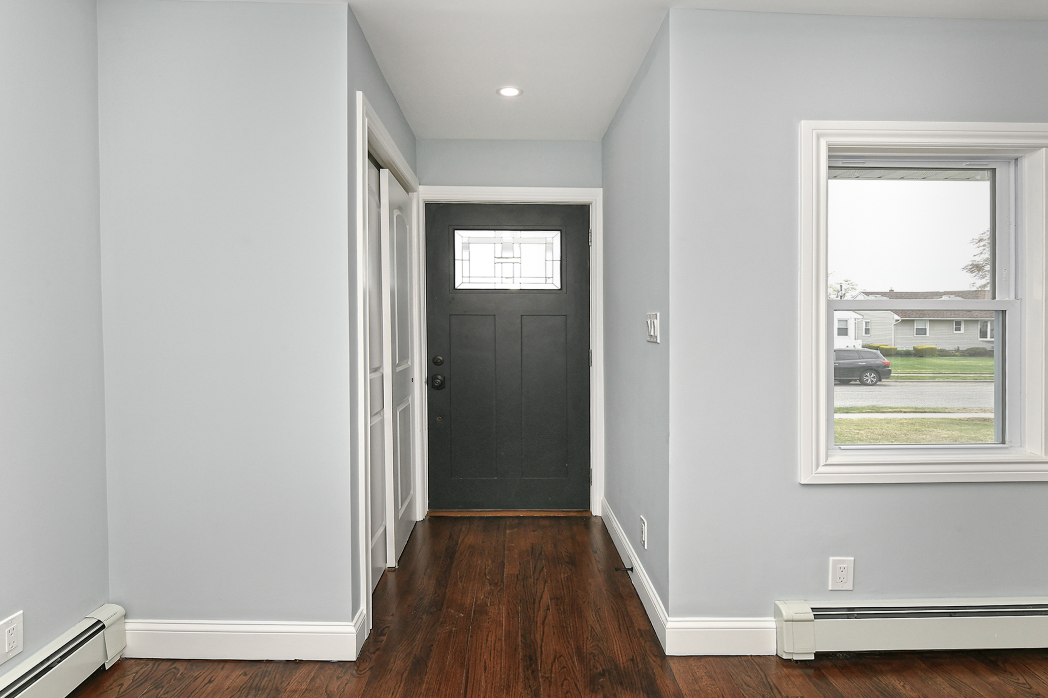 Farmingdale, New York, 11735, United States, 3 Bedrooms Bedrooms, ,2 BathroomsBathrooms,Residential,For Sale,1928376