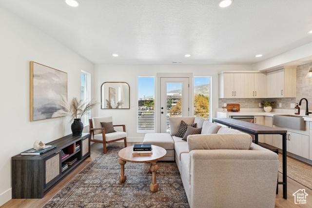 Bountiful, Utah, 84010, United States, 2 Bedrooms Bedrooms, ,3 BathroomsBathrooms,Residential,For Sale,1979748