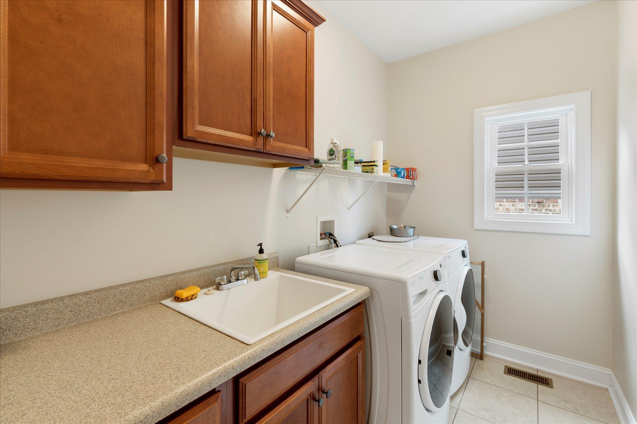 Blacksburg, Virginia, 24060, United States, 4 Bedrooms Bedrooms, ,3 BathroomsBathrooms,Residential,For Sale,1951169