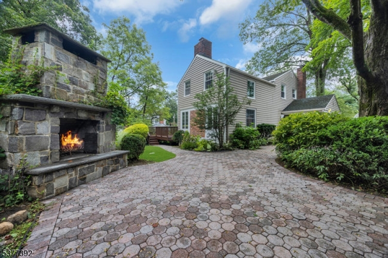 Chatham Twp., New Jersey, 07928, United States, 4 Bedrooms Bedrooms, ,3 BathroomsBathrooms,Residential,For Sale,1926166