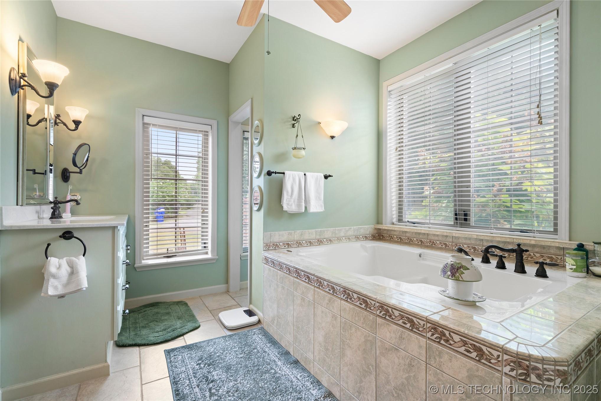 Hulbert, Oklahoma, 74441, United States, 3 Bedrooms Bedrooms, ,2 BathroomsBathrooms,Residential,For Sale,1920796