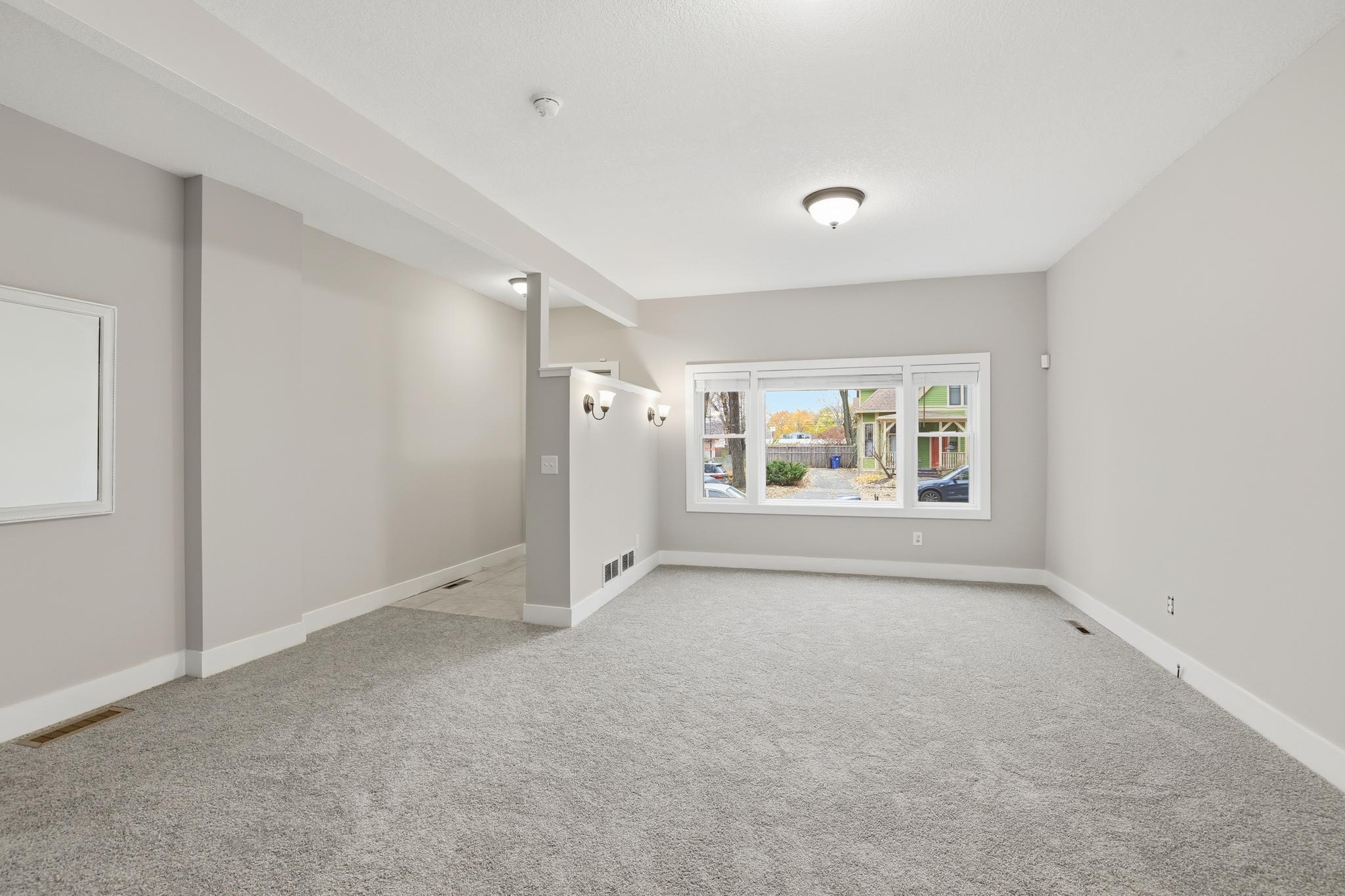 Saint Paul, Minnesota, 55102, United States, ,Residential,For Sale,1989124