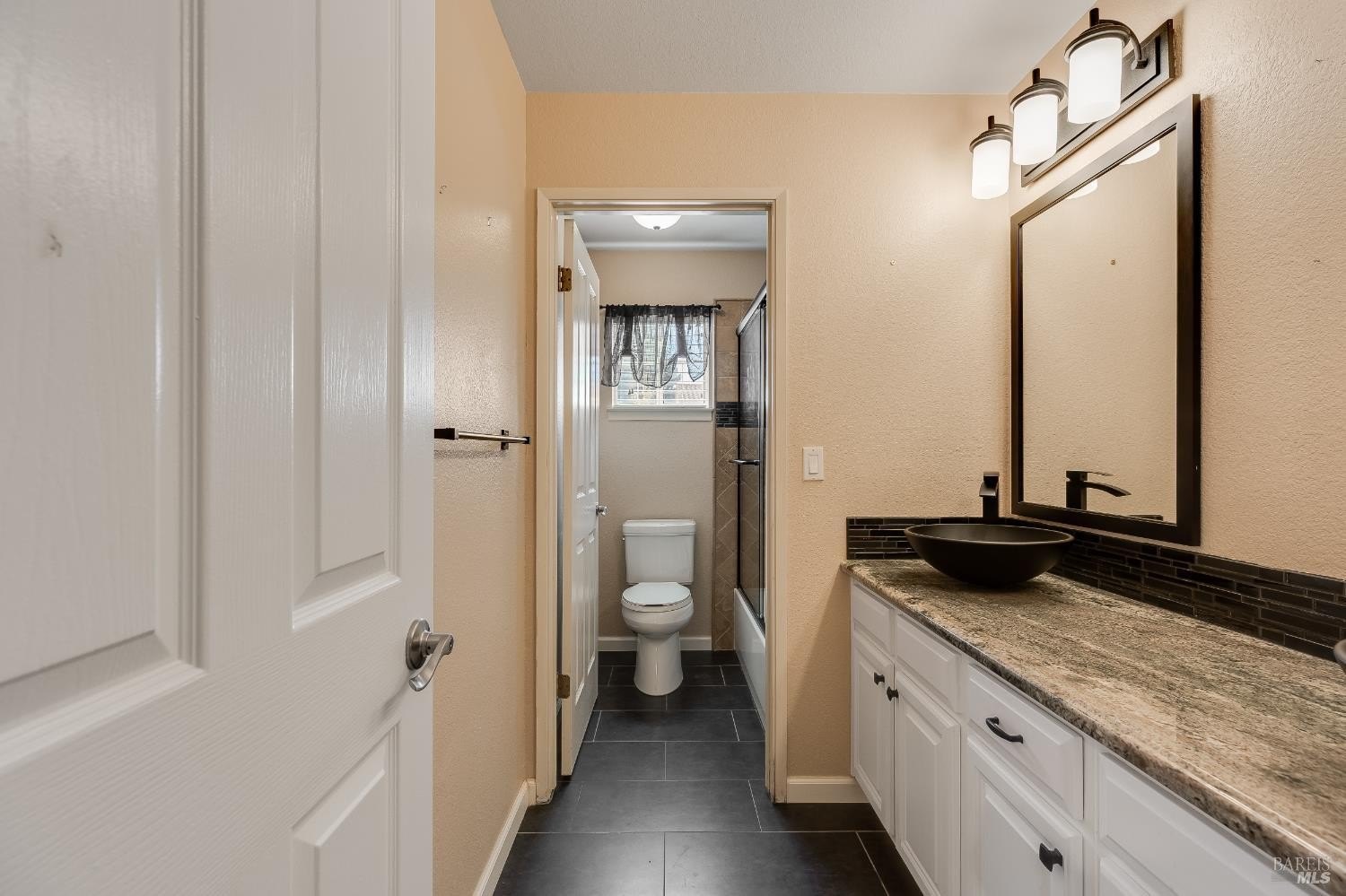 Vacaville, California, 95687, United States, 3 Bedrooms Bedrooms, ,2 BathroomsBathrooms,Residential,For Sale,1932568