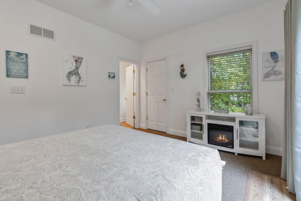 Burnside, Kentucky, 42519, United States, 5 Bedrooms Bedrooms, ,4 BathroomsBathrooms,Residential,For Sale,1978974