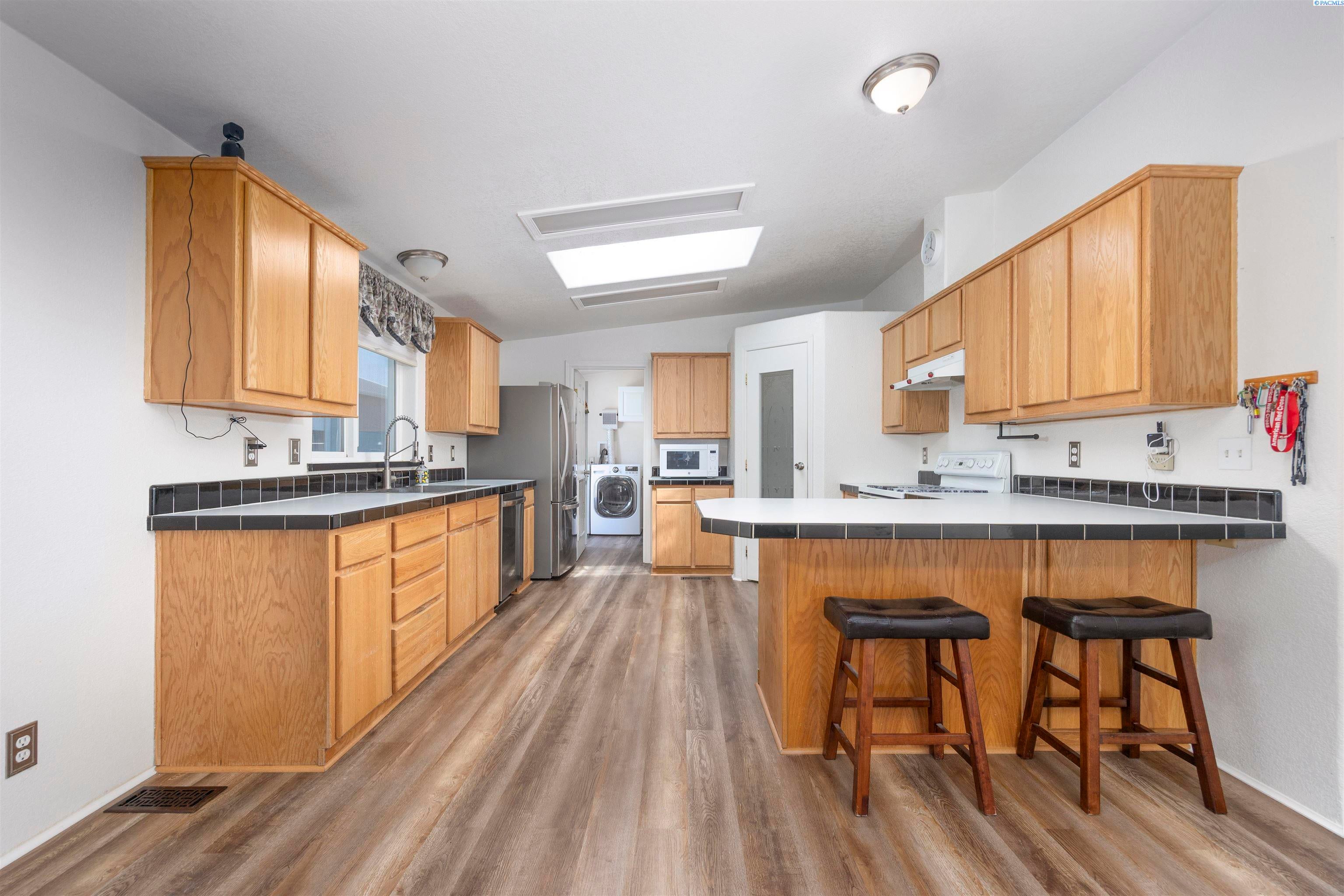 Benton City, Washington, 99320, United States, 3 Bedrooms Bedrooms, ,2 BathroomsBathrooms,Residential,For Sale,1983033