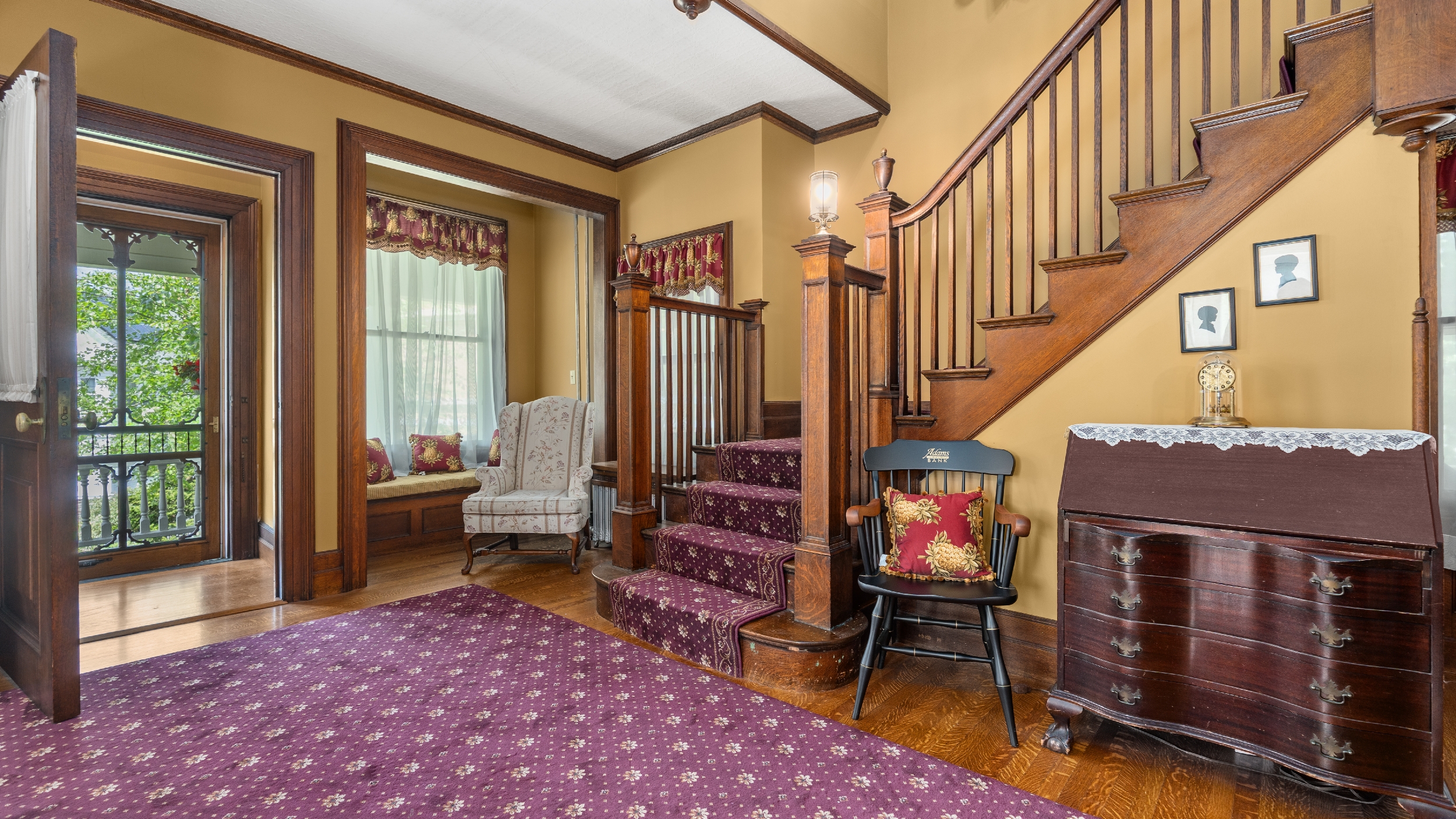  Charming In-Town Victorian with Large Carriage House - 物件實景