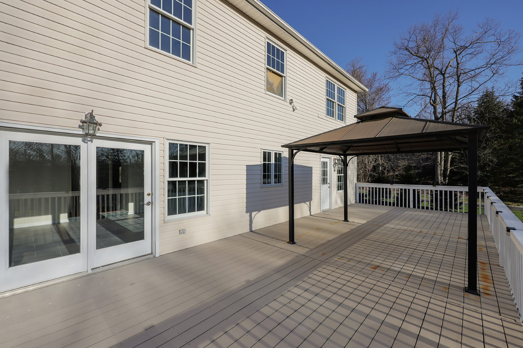  Impressive Seven Bedroom Colonial Offer Privacy and Practicality - 物件實景