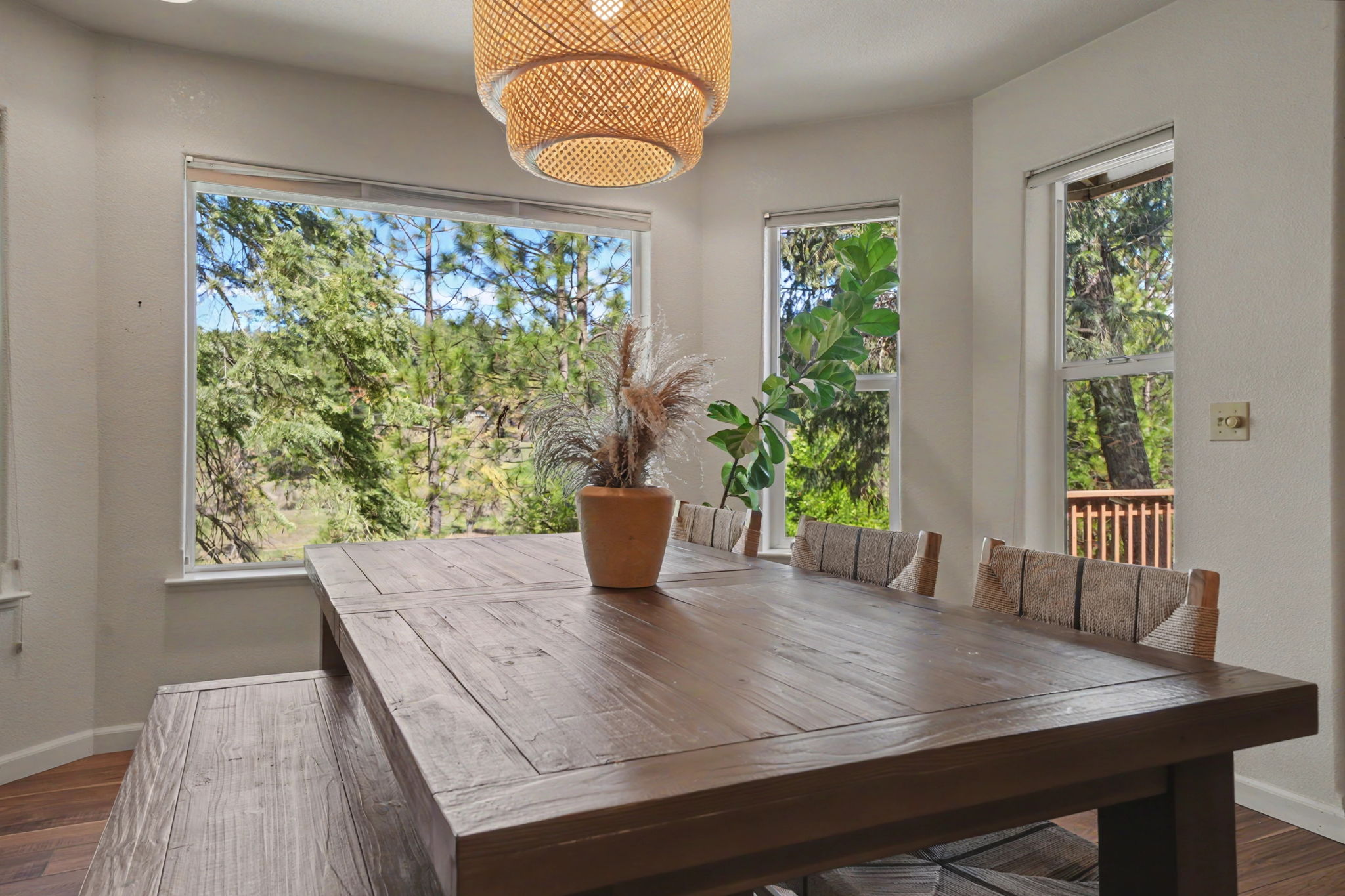  Quiet Cul-de-Sac Living with Views, Modern Updates - 物件實景