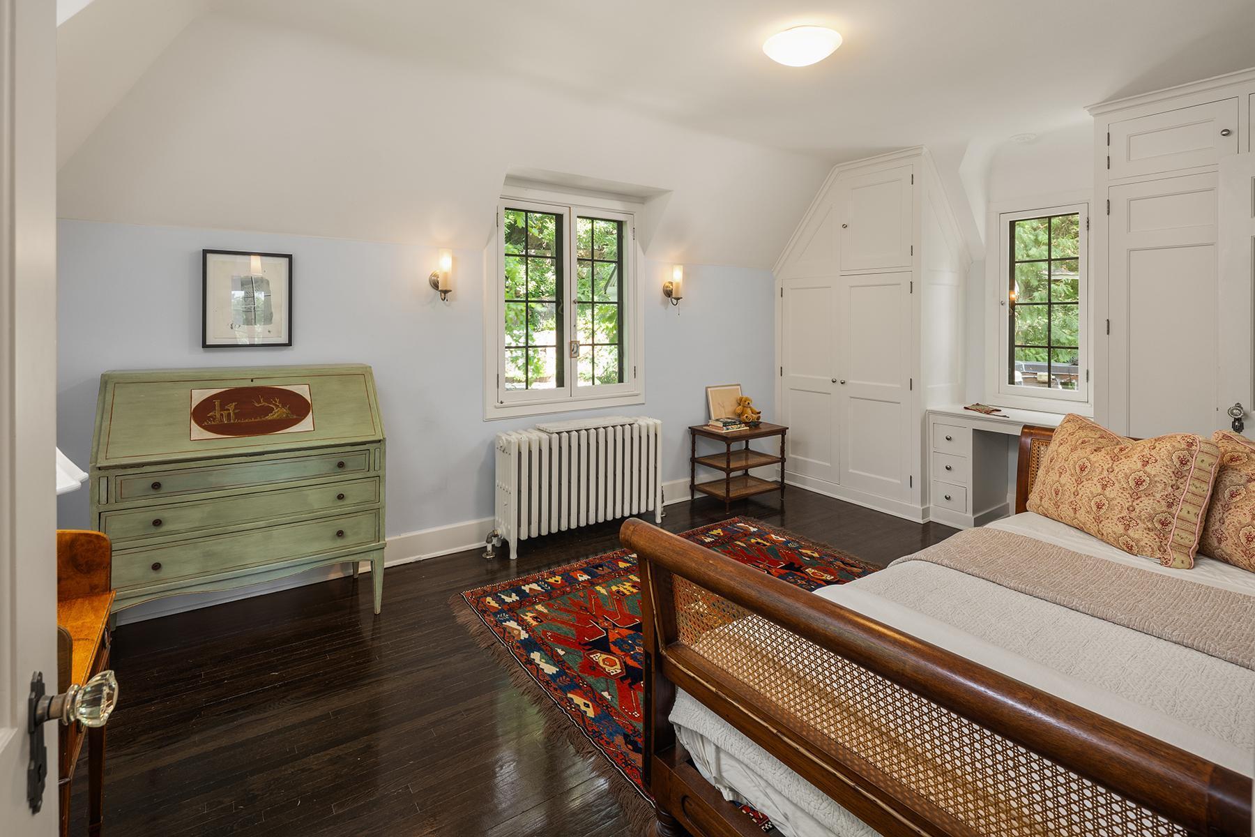Minneapolis, Minnesota, 55416, United States, 4 Bedrooms Bedrooms, ,4 BathroomsBathrooms,Residential,For Sale,1901324
