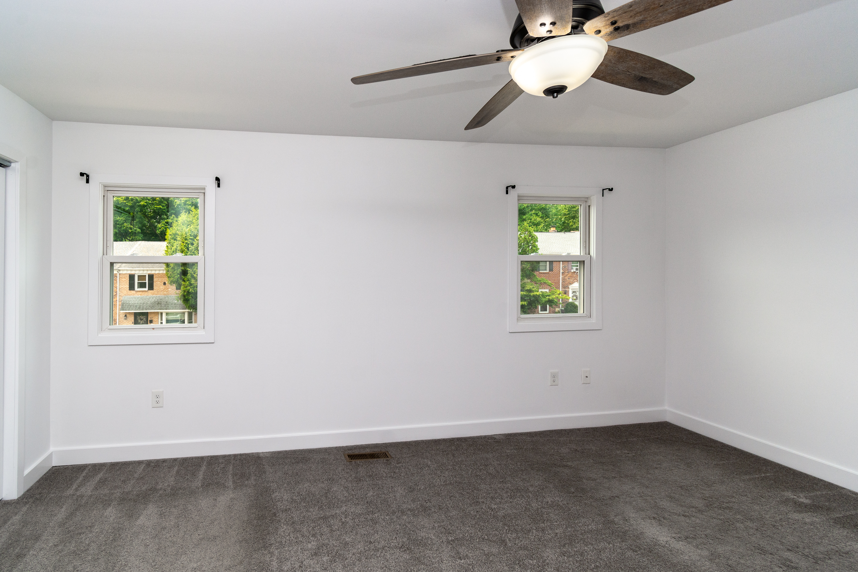  Stylish Three-Bedroom Townhome Near Shops, Dining and SEPTA - 物件實景