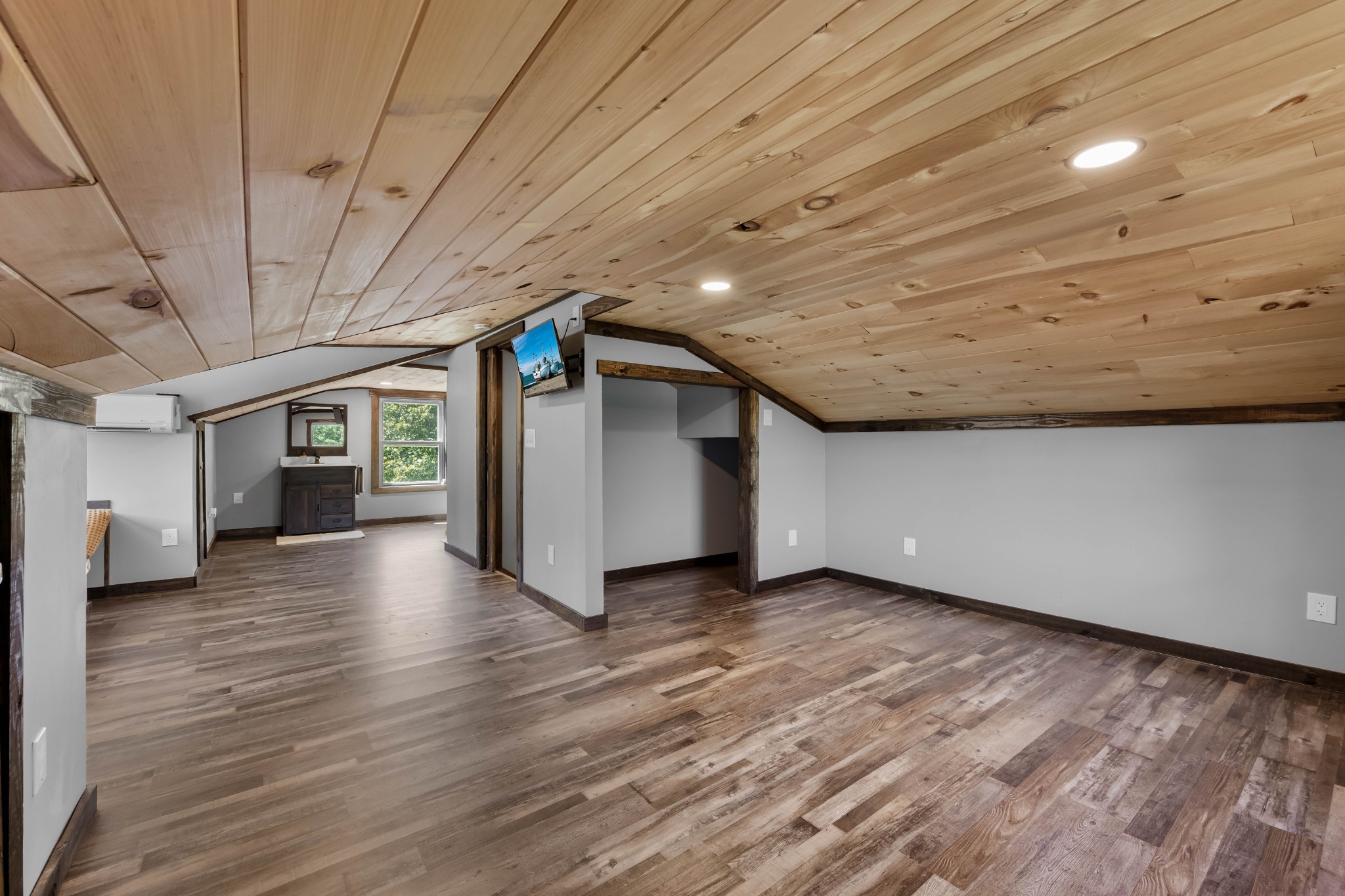 Dover, Tennessee, 37058, United States, 2 Bedrooms Bedrooms, ,2 BathroomsBathrooms,Residential,For Sale,2007547