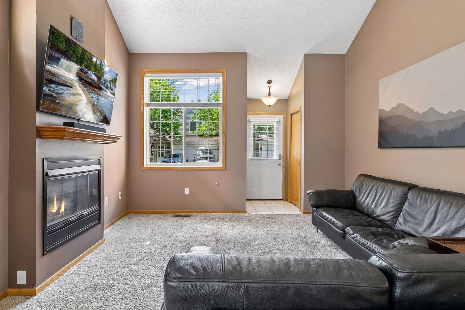  Private Woodland Townhome Near Parks and Recreation - 物件實景