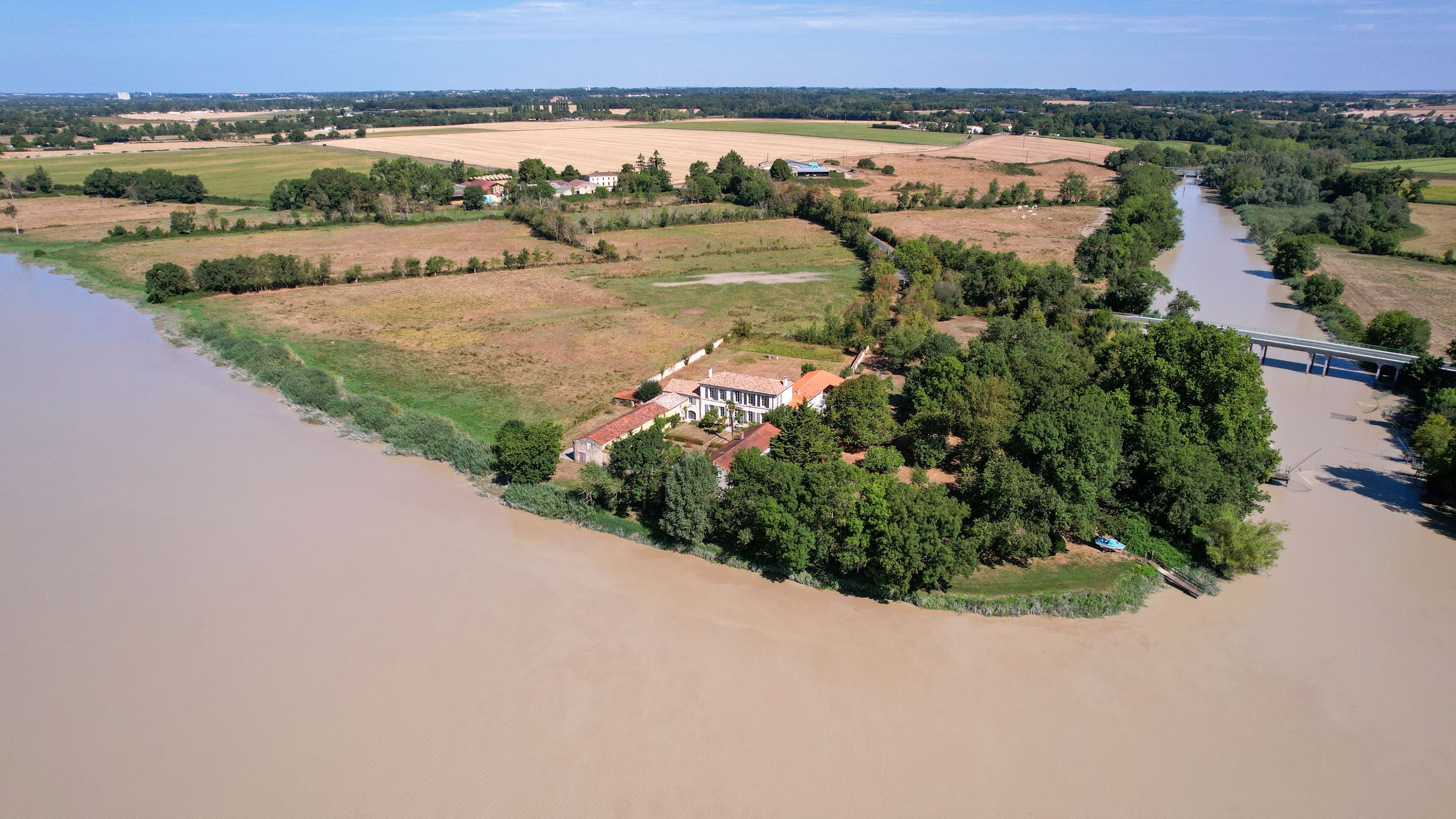 Character Property at the Confluence of the Charente and Boutonne Rivers - 物件實景