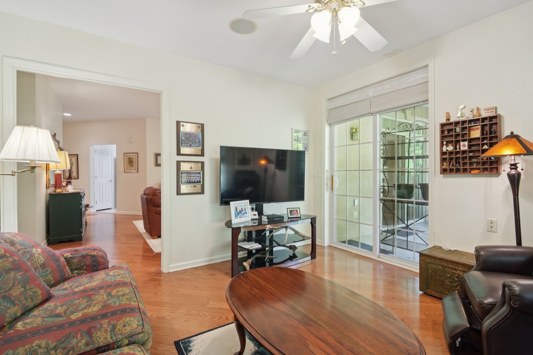  One Floor ?Fox Hills? Corner Unit Offers Many Available Amenities - 物件實景