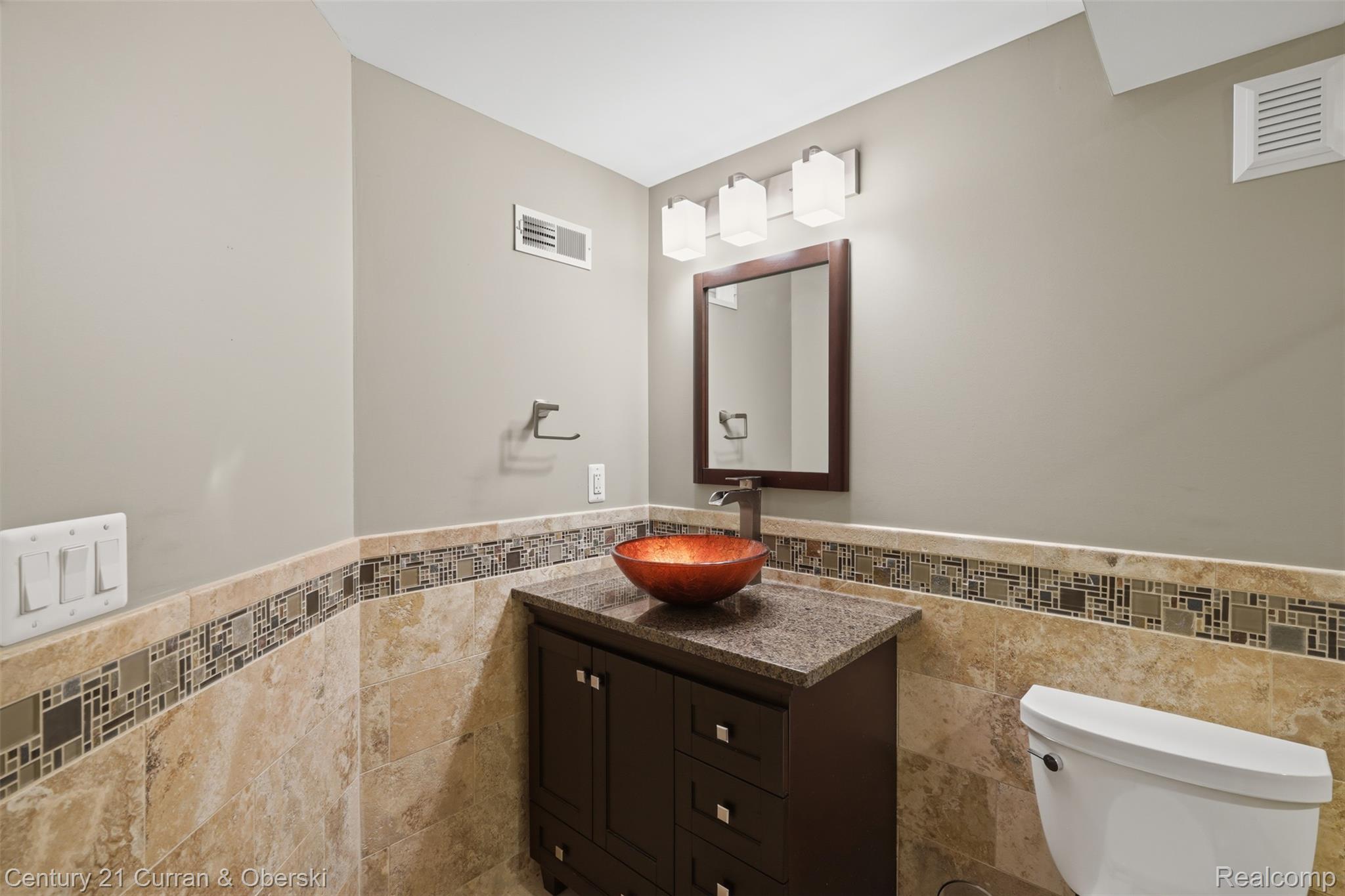 Farmington Hills, Michigan, 48331, United States, 4 Bedrooms Bedrooms, ,4 BathroomsBathrooms,Residential,For Sale,2048985