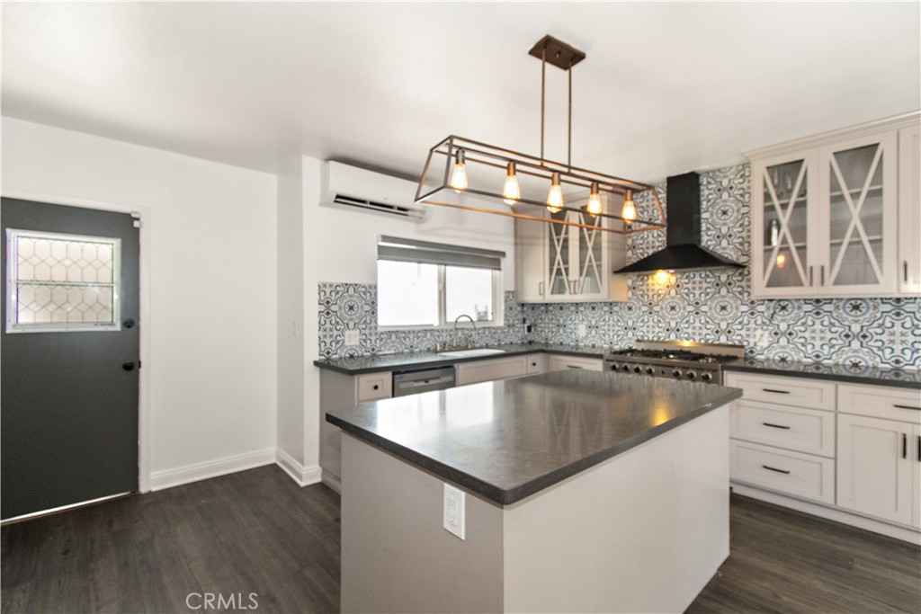 Los Angeles, California, 90019, United States, ,Residential,For Sale,1938250