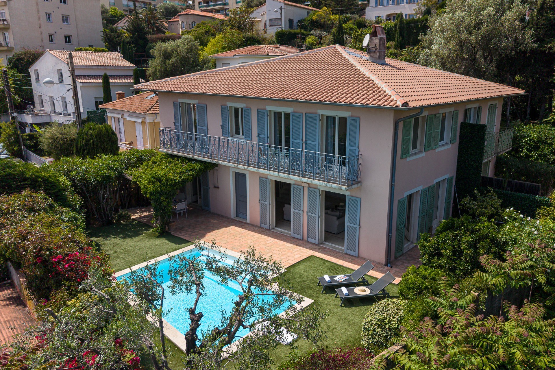  Nice Cimiez property with main house, 9 rental units, pool and large garage inv… - 物件實景