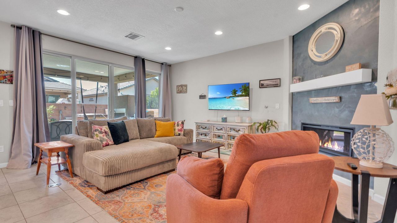 Albuquerque, New Mexico, 87106, United States, 5 Bedrooms Bedrooms, ,4 BathroomsBathrooms,Residential,For Sale,1907467