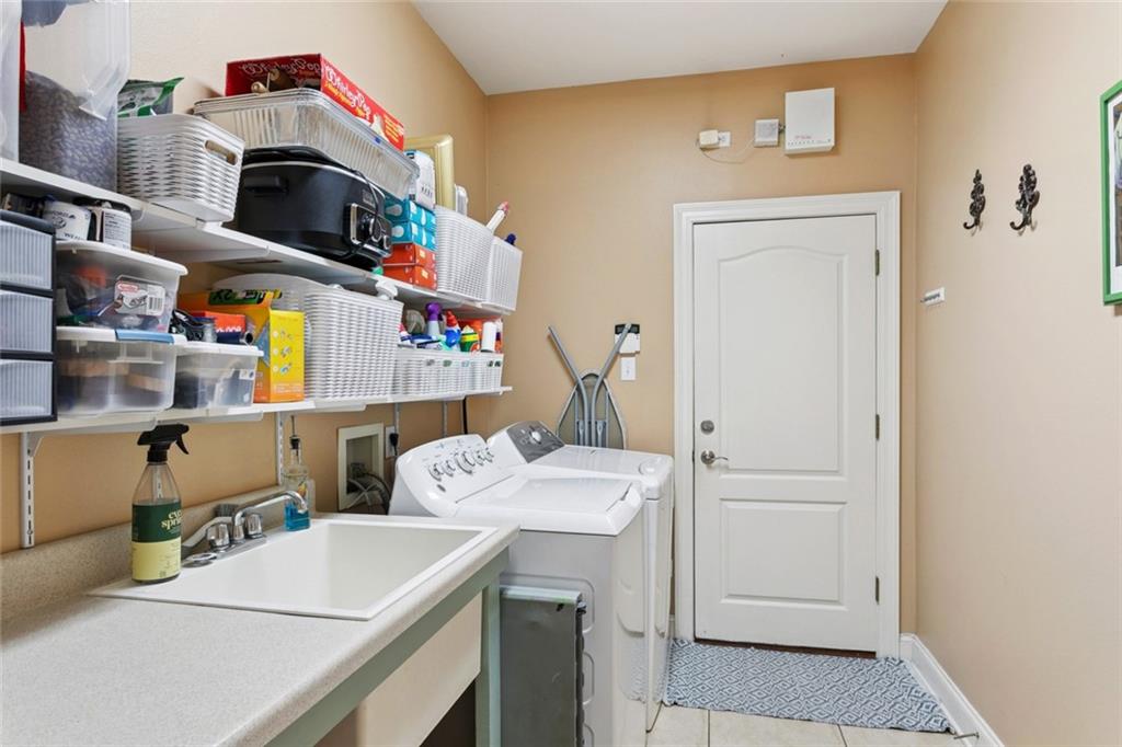 Harvey, Louisiana, 70058, United States, 4 Bedrooms Bedrooms, ,4 BathroomsBathrooms,Residential,For Sale,1919980