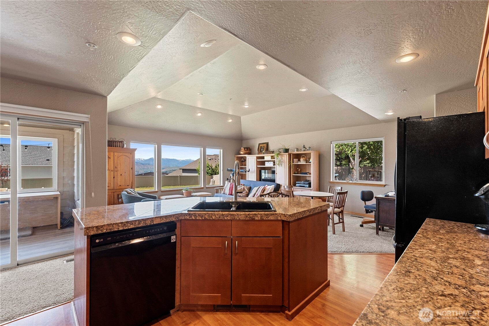 East Wenatchee, Washington, 98802, United States, 3 Bedrooms Bedrooms, ,3 BathroomsBathrooms,Residential,For Sale,1805668