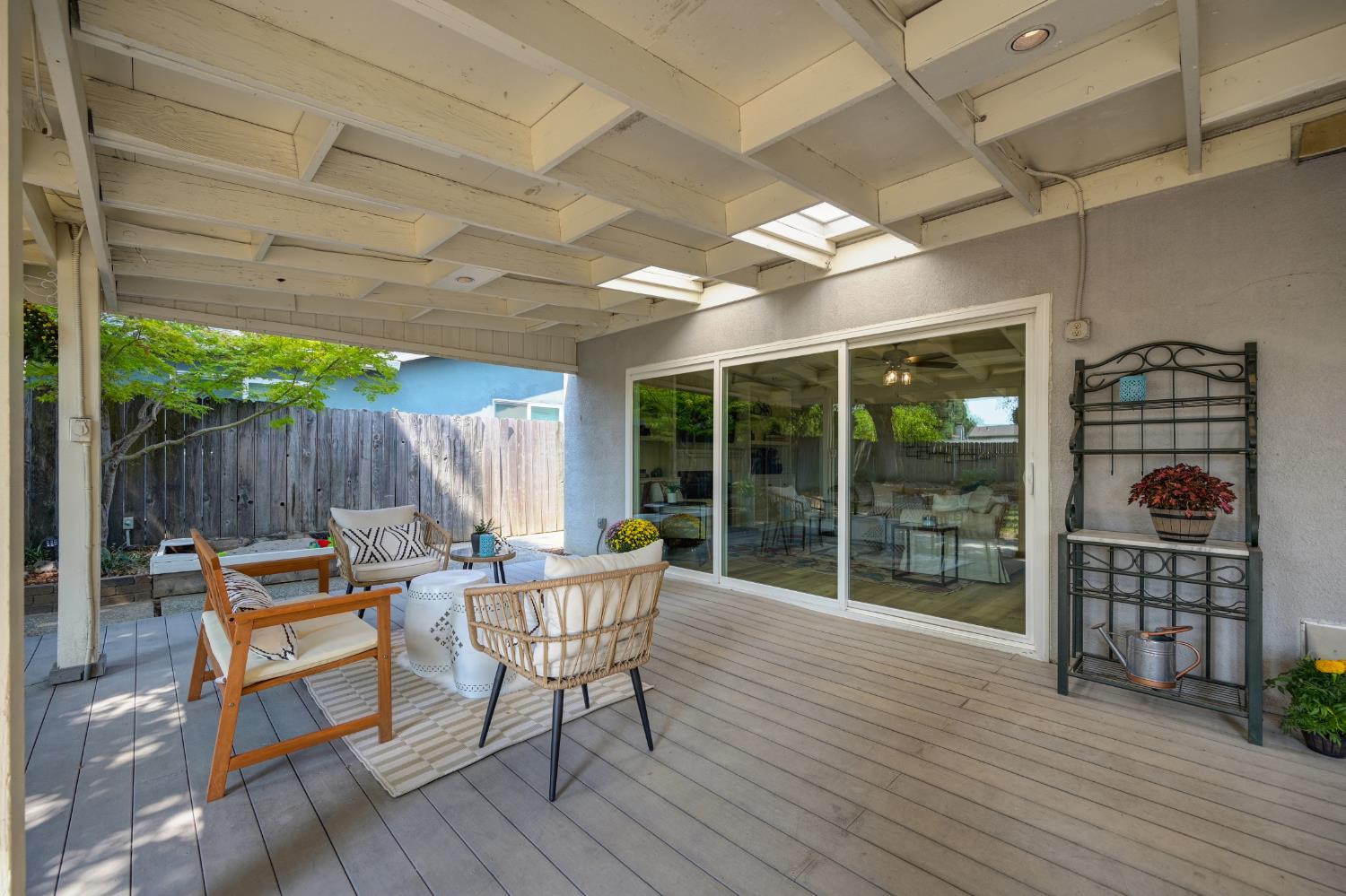 Sacramento, California, 95826, United States, 4 Bedrooms Bedrooms, ,3 BathroomsBathrooms,Residential,For Sale,1939461