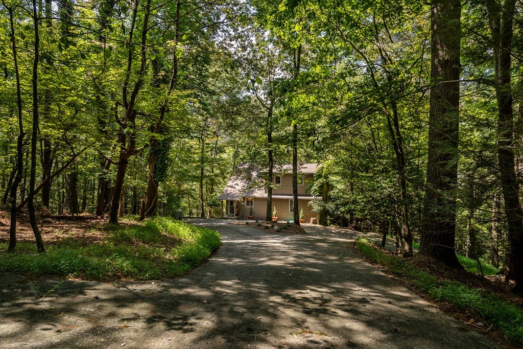 Ellijay, Georgia, 30536, United States, 4 Bedrooms Bedrooms, ,3 BathroomsBathrooms,Residential,For Sale,1926497
