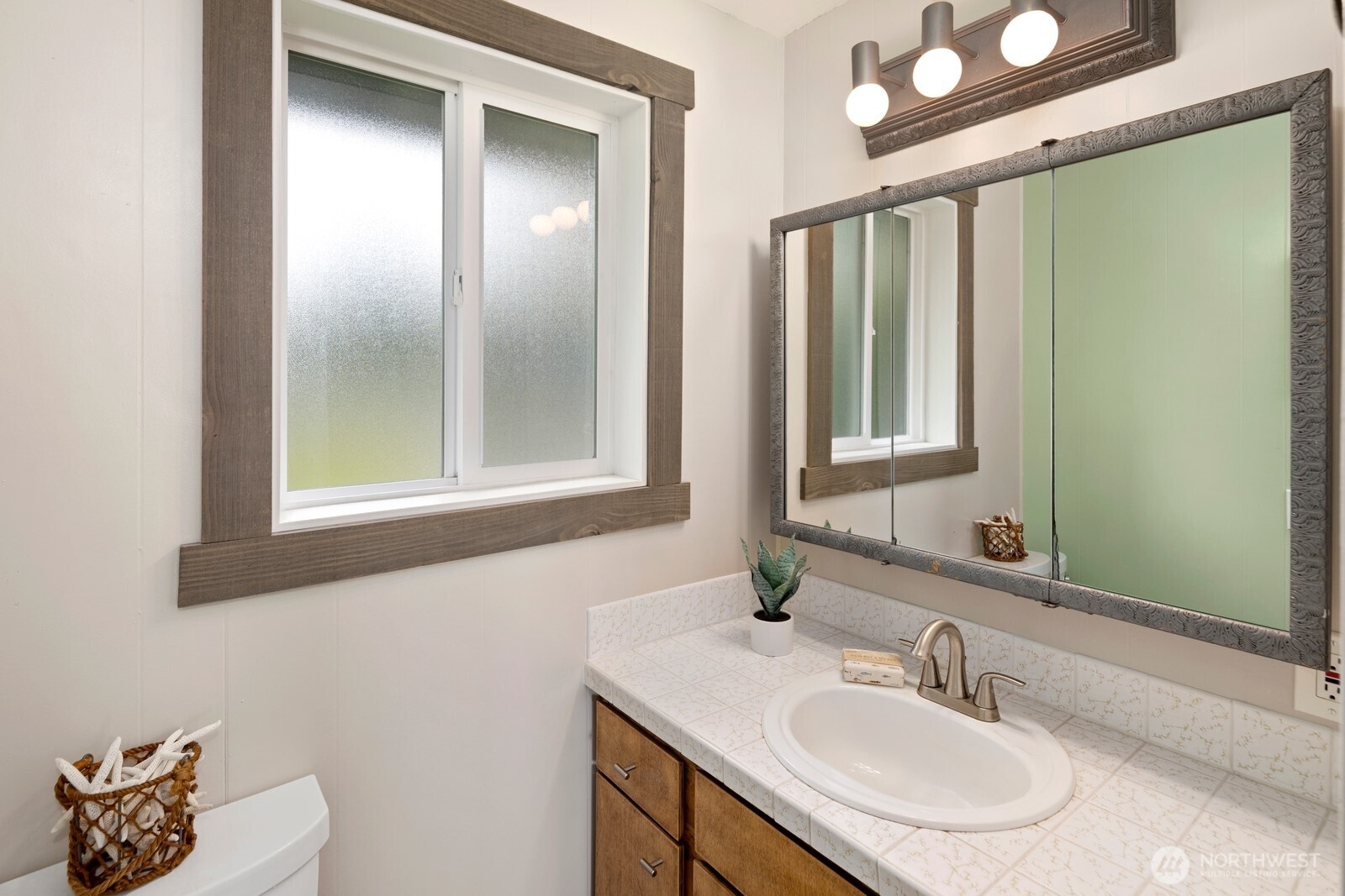 Langley, Washington, 98260, United States, 2 Bedrooms Bedrooms, ,1 BathroomBathrooms,Residential,For Sale,1848332