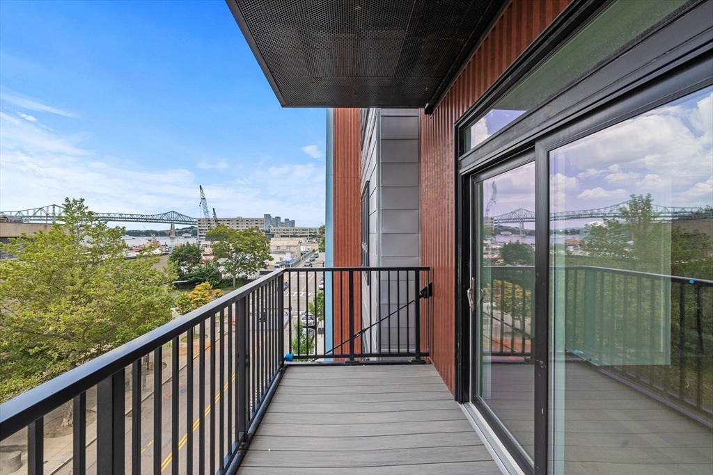 Boston, Massachusetts, 02128, United States, 2 Bedrooms Bedrooms, ,2 BathroomsBathrooms,Residential,For Sale,1986079