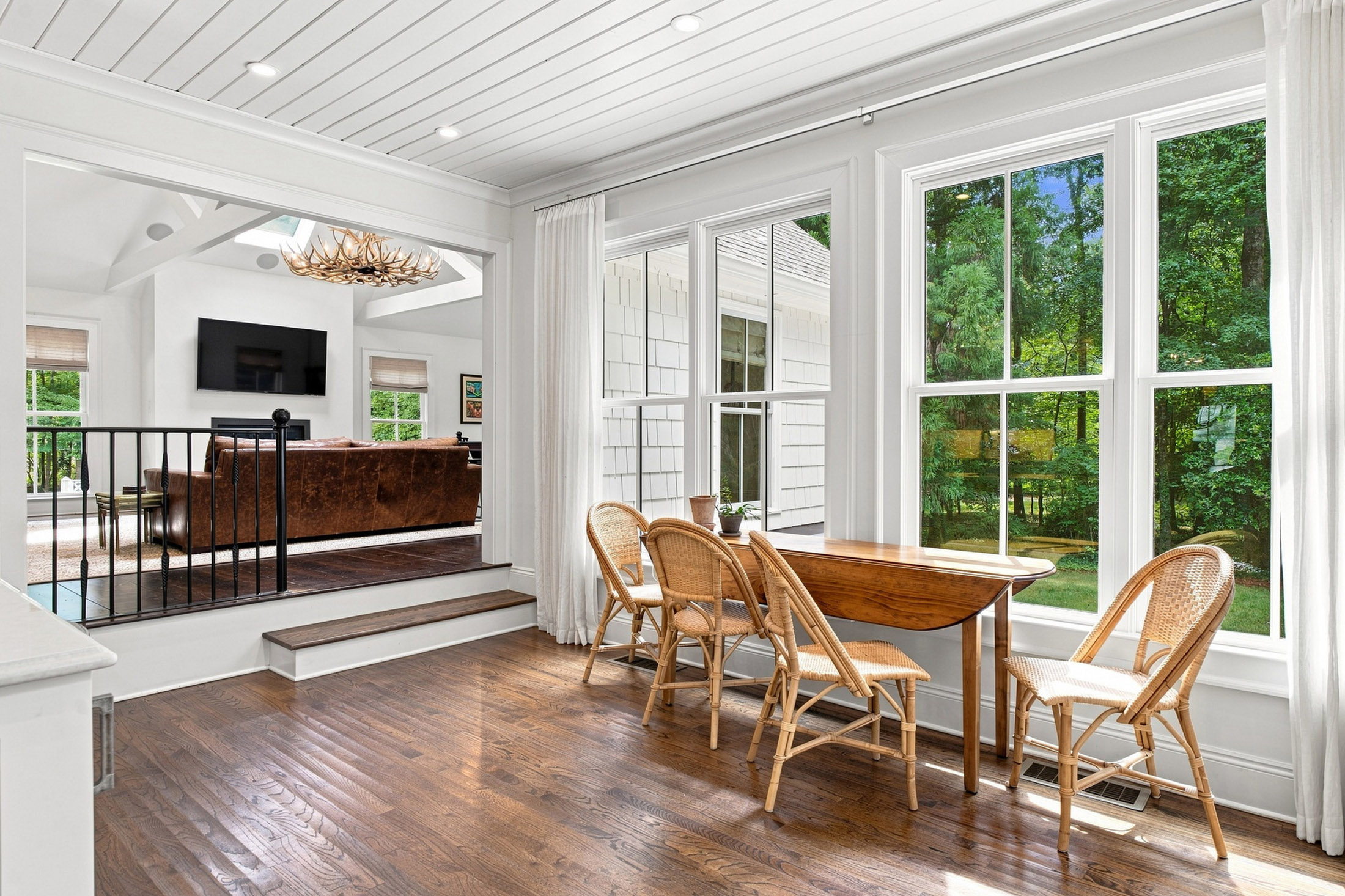  Thoughtfully Designed and Renovated Home in Londonberry Estates - 物件實景