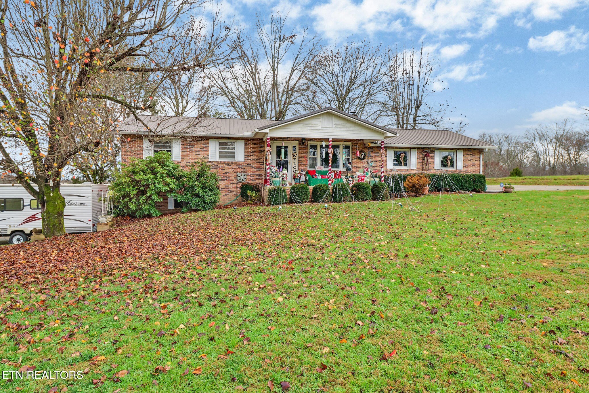 Deer Lodge, Tennessee, 37726, United States, 3 Bedrooms Bedrooms, ,2 BathroomsBathrooms,Residential,For Sale,2006458