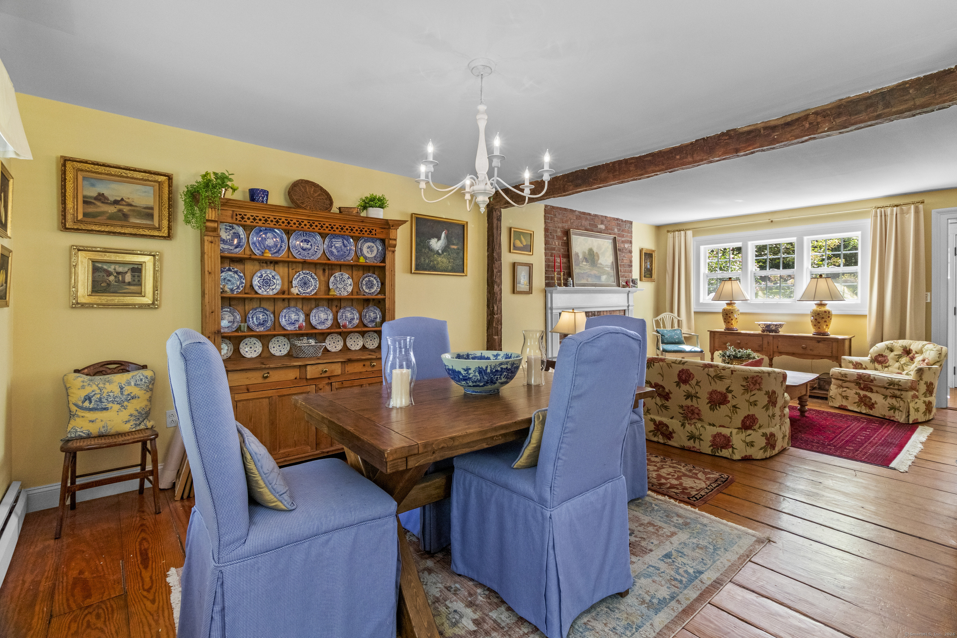 Newtown, Connecticut, 06482, United States, 3 Bedrooms Bedrooms, ,2 BathroomsBathrooms,Residential,For Sale,1828428