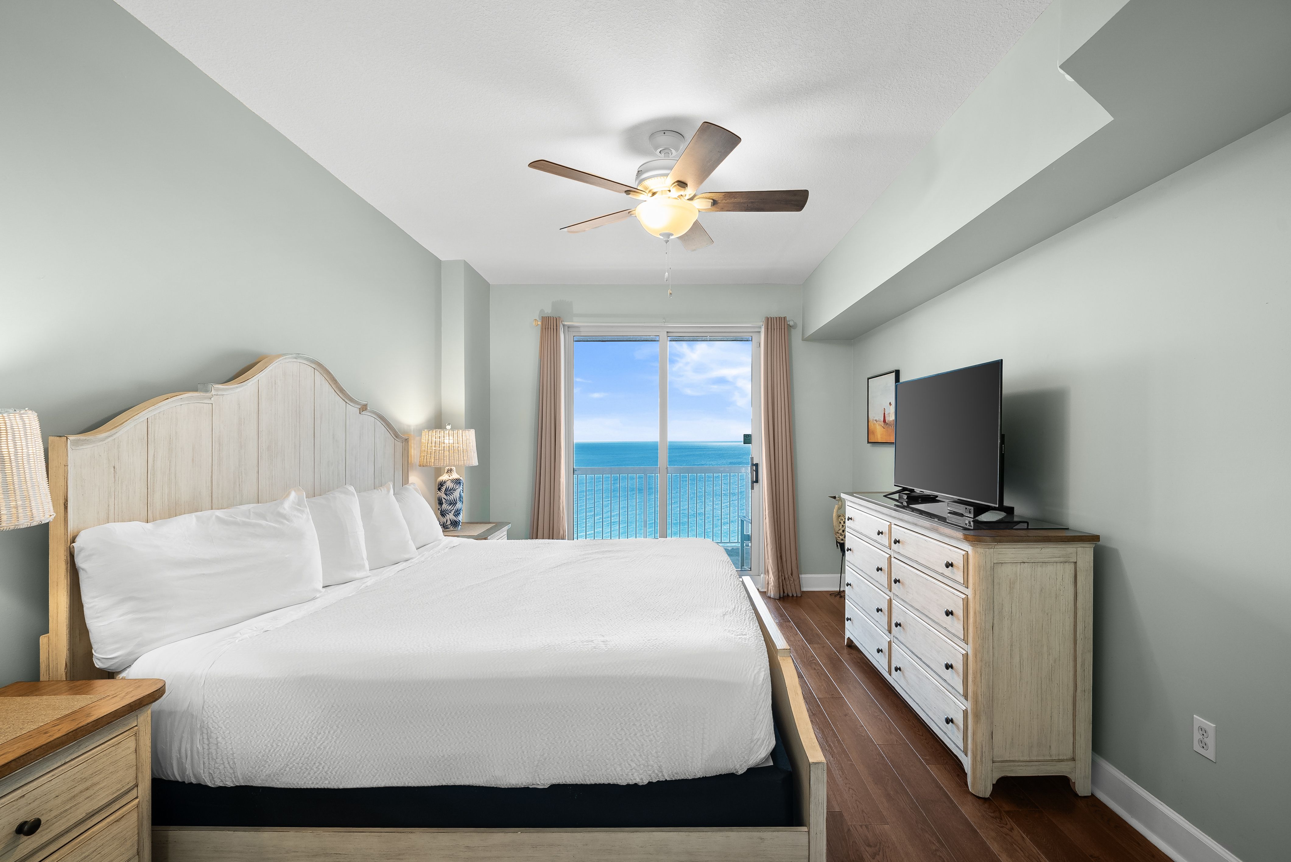  Fully-Furnished Gulf-Front Penthouse With Bunk Room In Prime Location - 物件實景