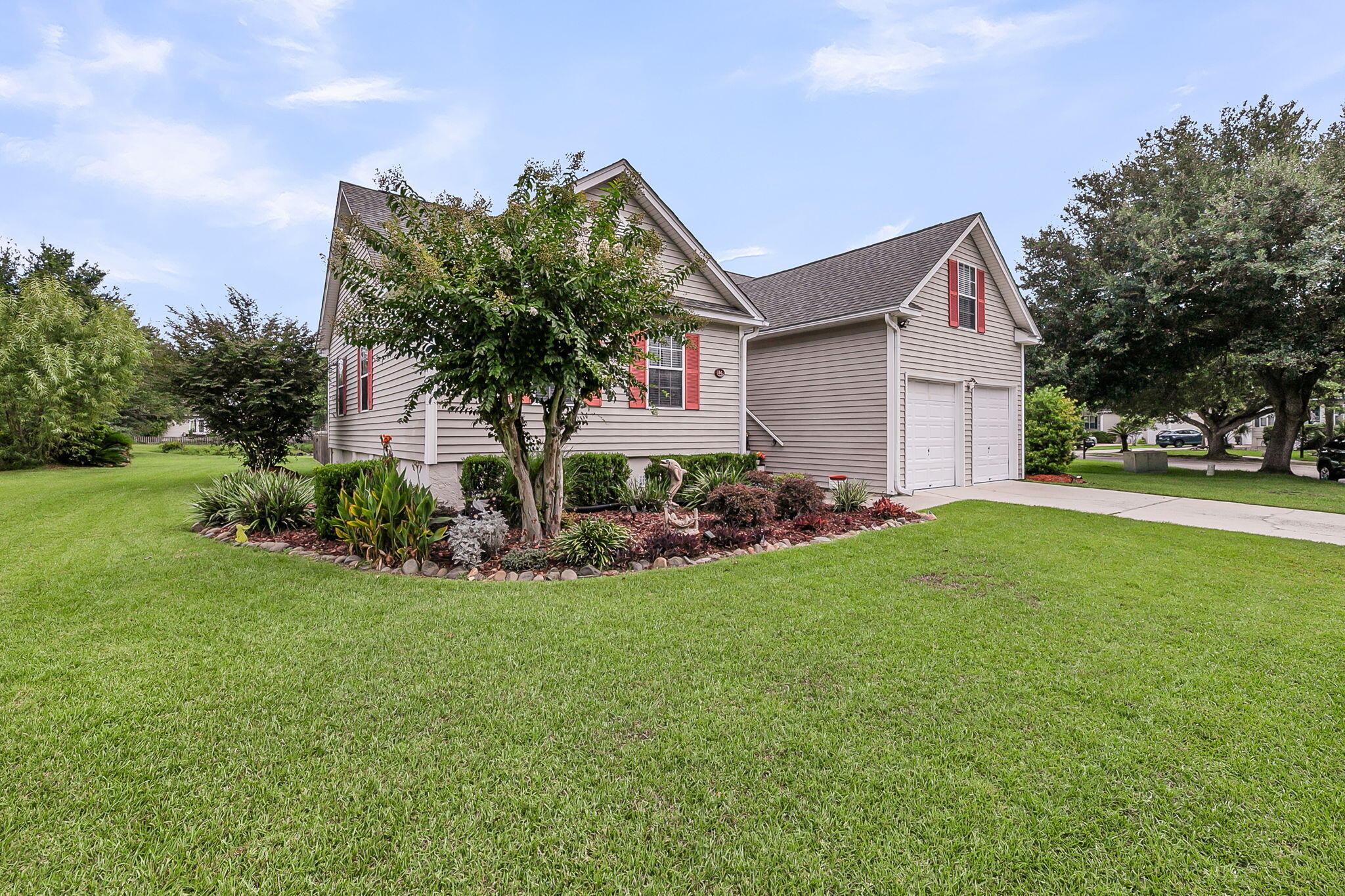 Charleston, South Carolina, 29412, United States, 4 Bedrooms Bedrooms, ,2 BathroomsBathrooms,Residential,For Sale,1985691