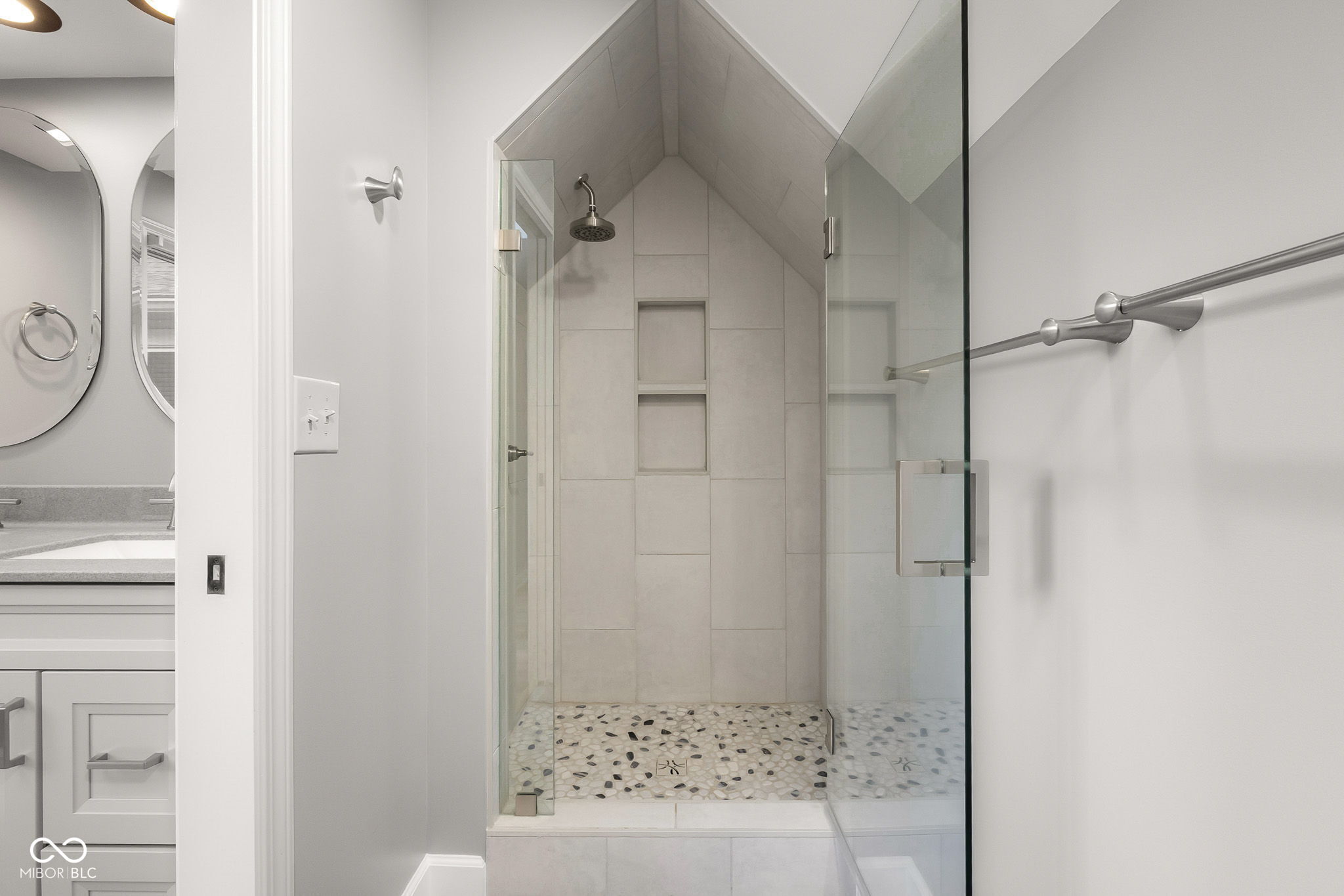 Columbus, Indiana, 47201, United States, 5 Bedrooms Bedrooms, ,6 BathroomsBathrooms,Residential,For Sale,1982008