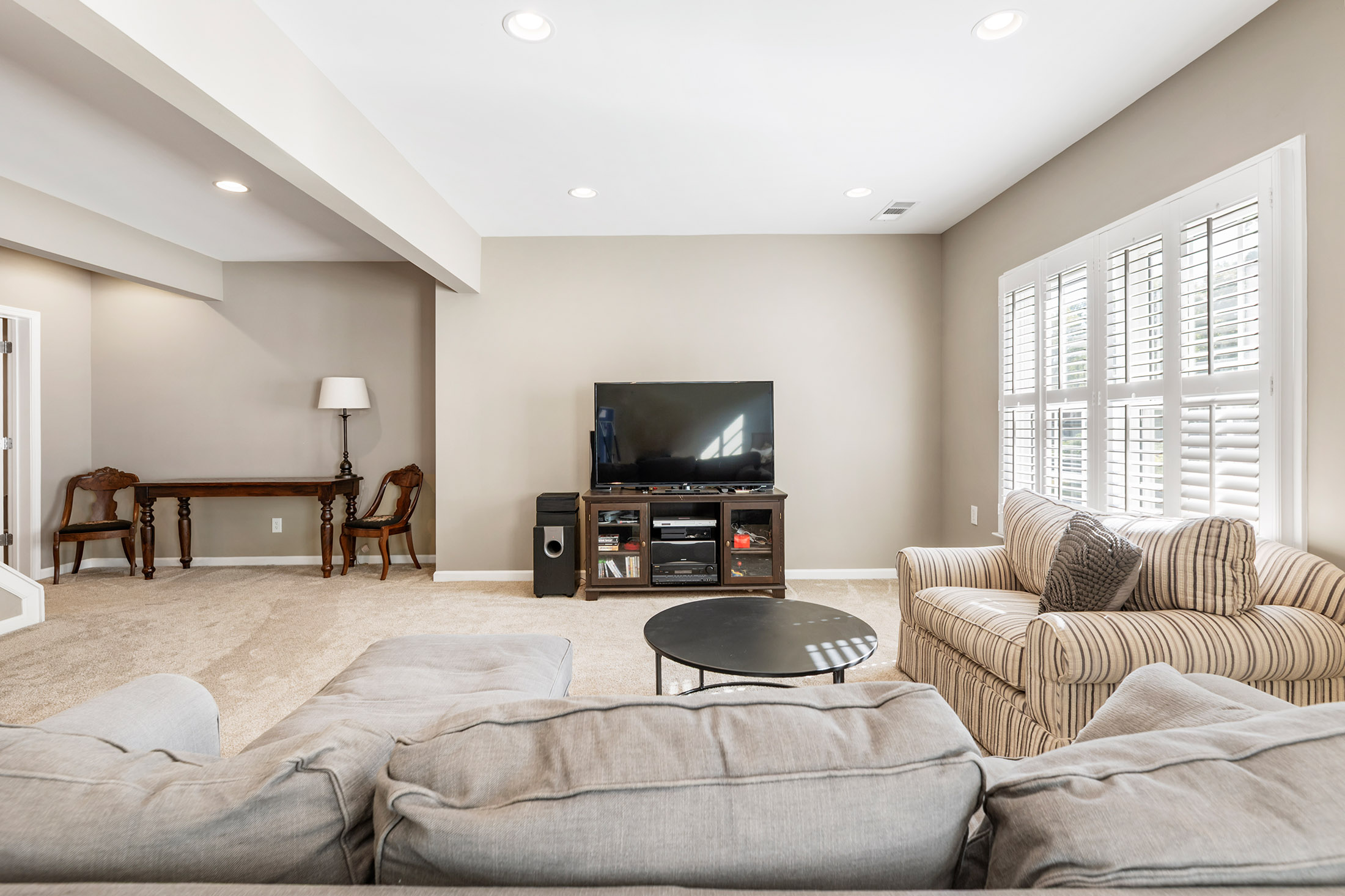  Completely Renovated Home in Desirable Location - 物件實景