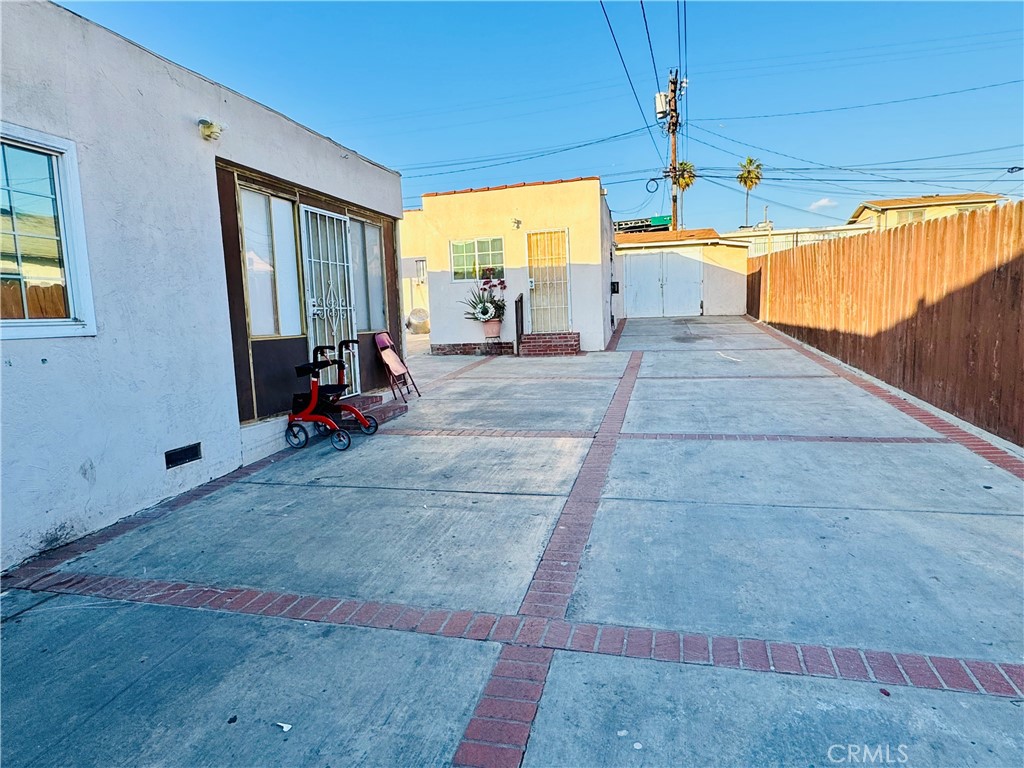Los Angeles, California, 90023, United States, 4 Bedrooms Bedrooms, ,3 BathroomsBathrooms,Residential,For Sale,2013063