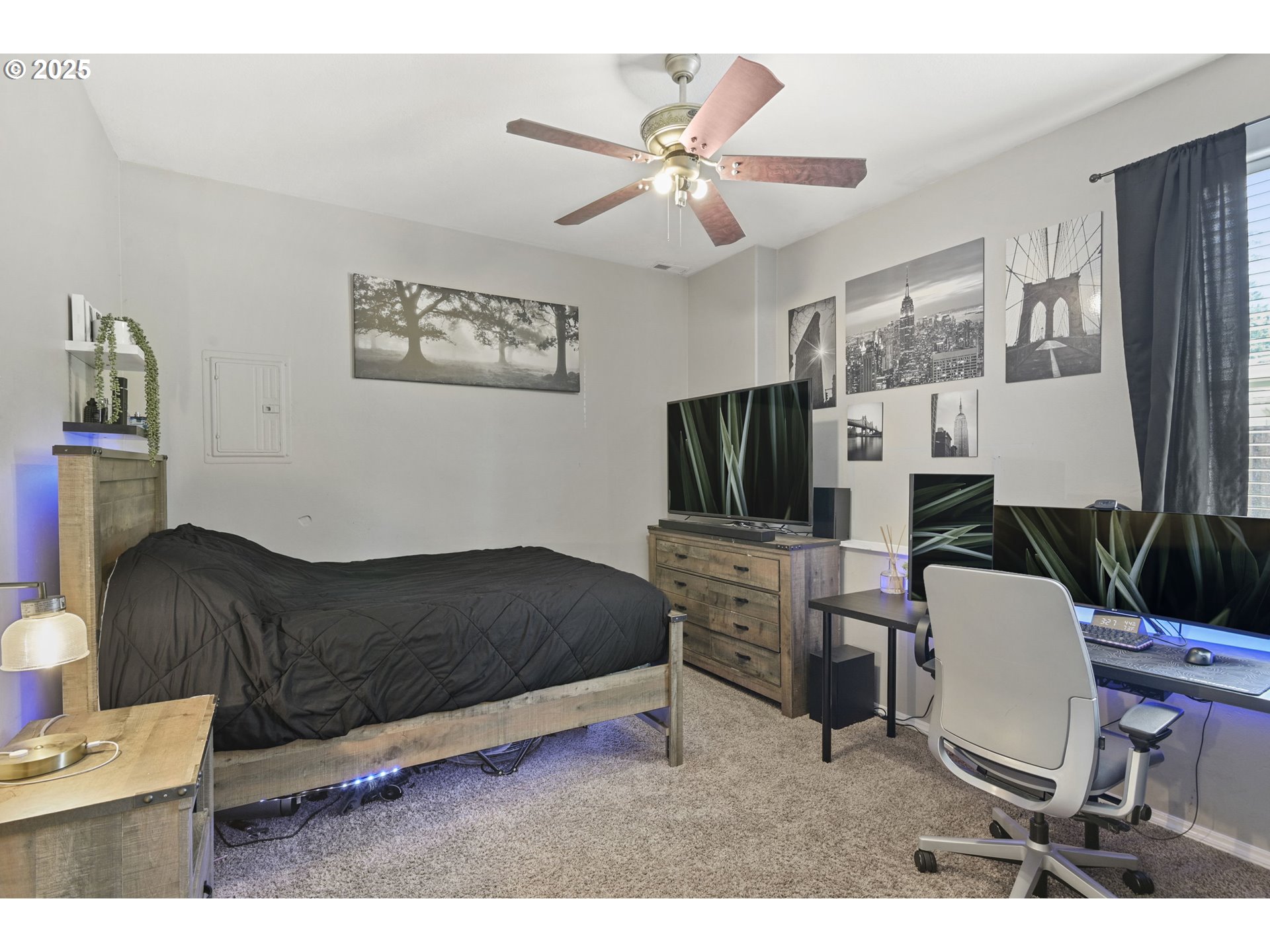 Vancouver, Washington, 98686, United States, 6 Bedrooms Bedrooms, ,3 BathroomsBathrooms,Residential,For Sale,1989368