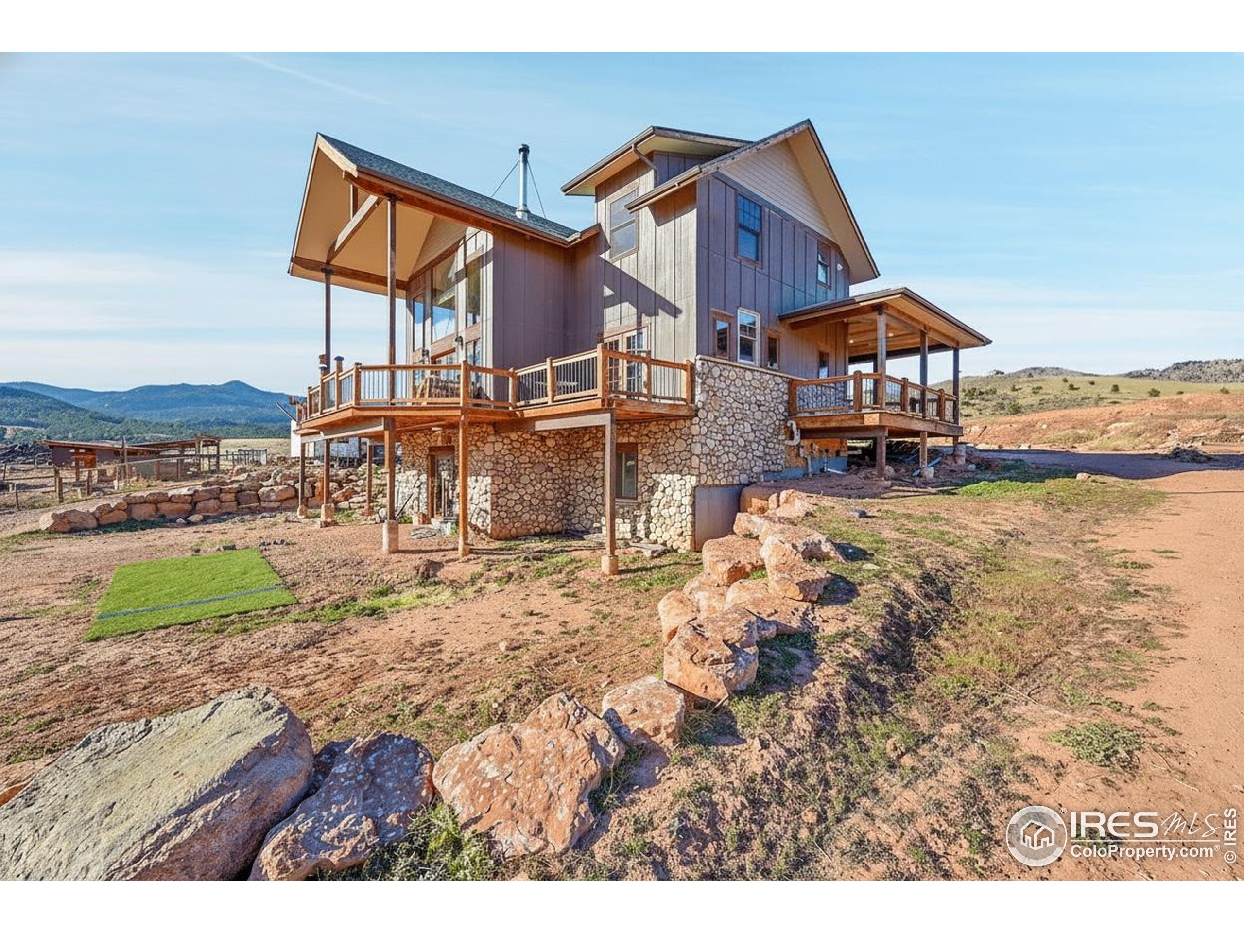Lyons, Colorado, 80540, United States, 4 Bedrooms Bedrooms, ,2 BathroomsBathrooms,Residential,For Sale,1991914